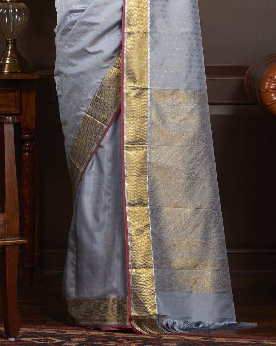Grey_Handloom_Kanjivaram_Silk_Saree_With_Gold_Booti_WeaverStory_04