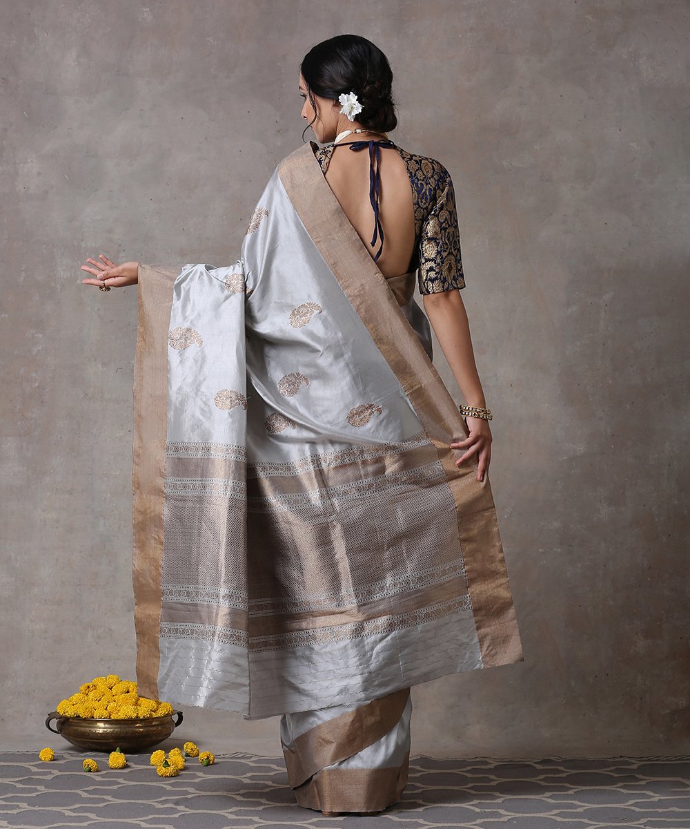 Grey_Handloom_Pure_Katan_Silk_Banarasi_Saree_With_Paisley_Boota_and_plain_Zari_Border_WeaverStory_03