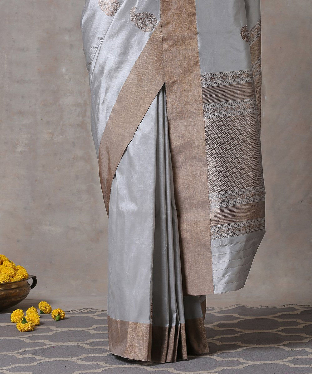 Grey_Handloom_Pure_Katan_Silk_Banarasi_Saree_With_Paisley_Boota_and_plain_Zari_Border_WeaverStory_04