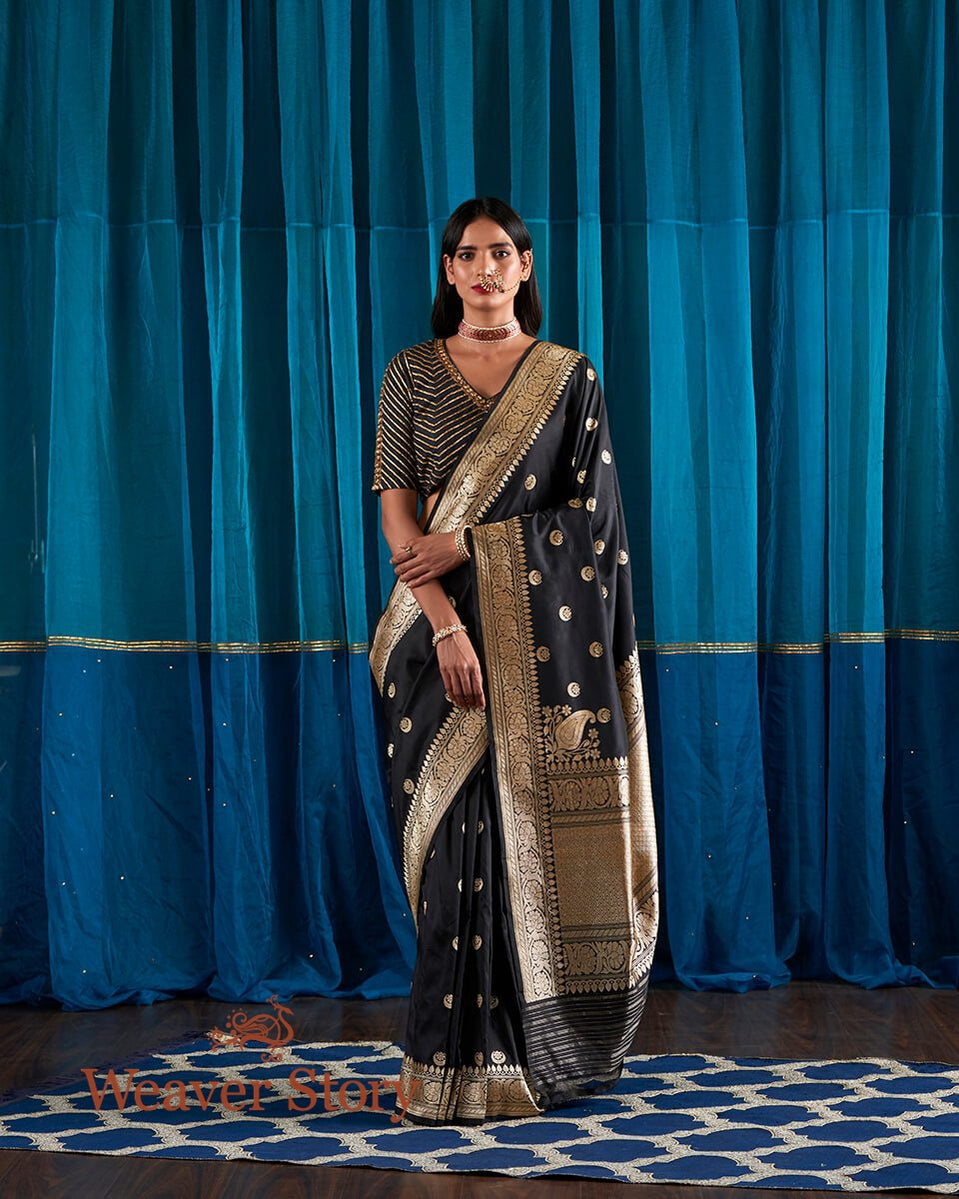 Black_Banarasi_Handloom_Saree_with_Kadhwa_Booti_and_Paisley_Motifs_On_Pallu_WeaverStory_02