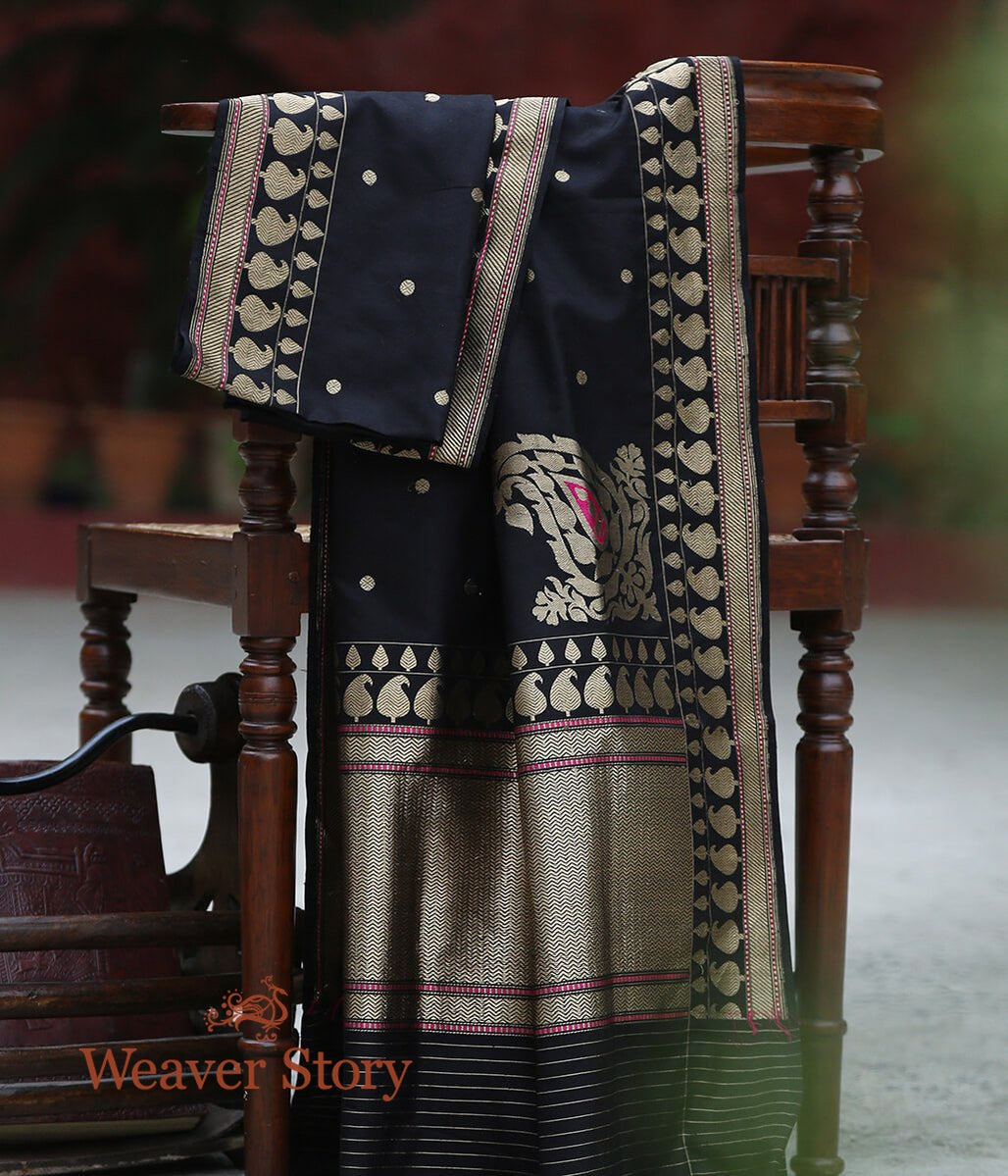 Handloom_Black_Banarasi_Kadhwa_Booti_Dupatta_with_Konia_WeaverStory_01