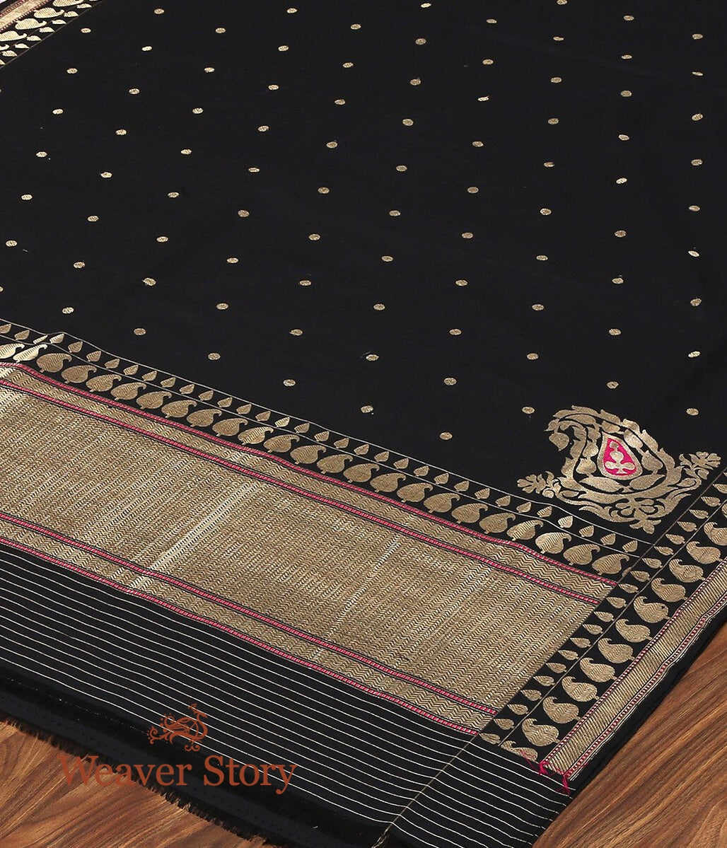 Handloom_Black_Banarasi_Kadhwa_Booti_Dupatta_with_Konia_WeaverStory_03