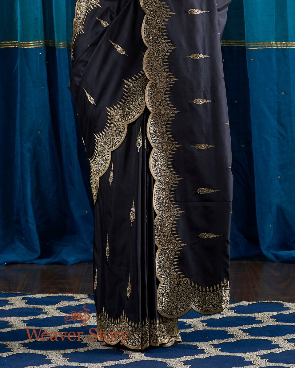 Handloom_Black_Scalloped_Border_Banarasi_Silk_Saree_with_a_Brocade_Blouse_WeaverStory_04