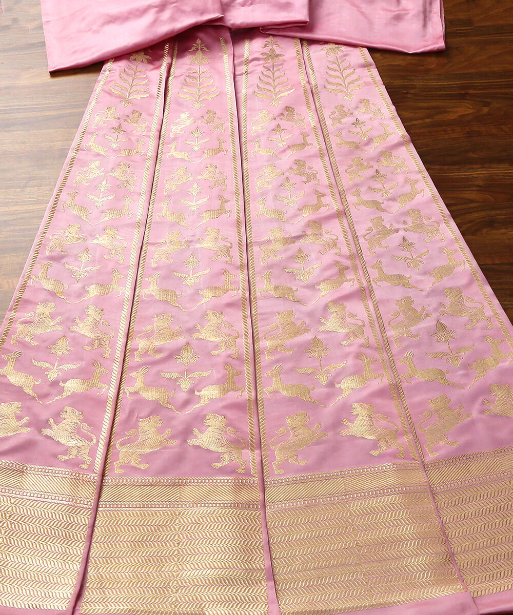 Handloom_Pure_Satin_Silk_Pink_Banarasi_Shikargah_Lehenga_with_Kadhwa_Weave_WeaverStory_02