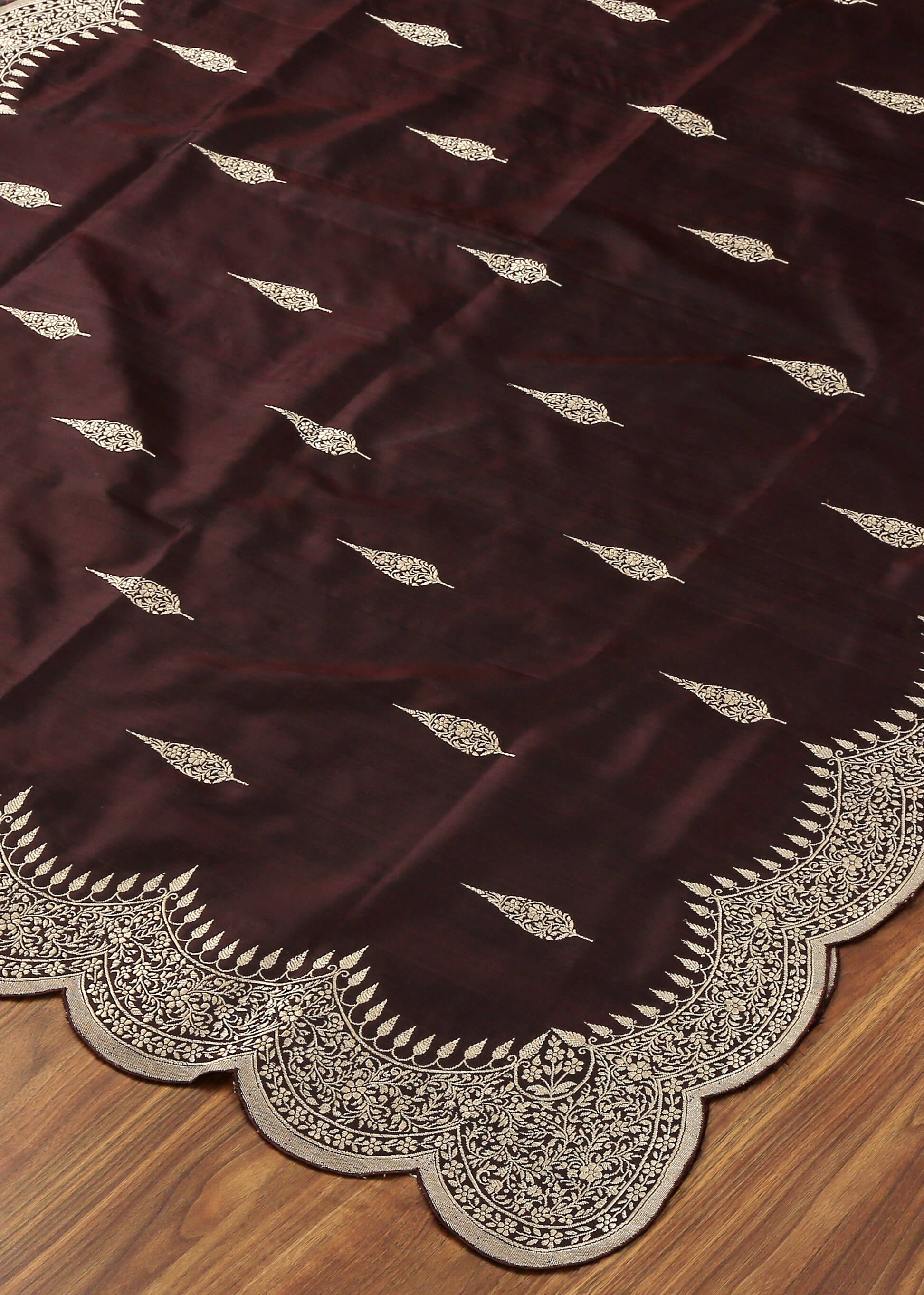Handloom_Brown_Pure_Katan_Silk_Banarasi_Dupatta_with_Scalloped_Borders_WeaverStory_03