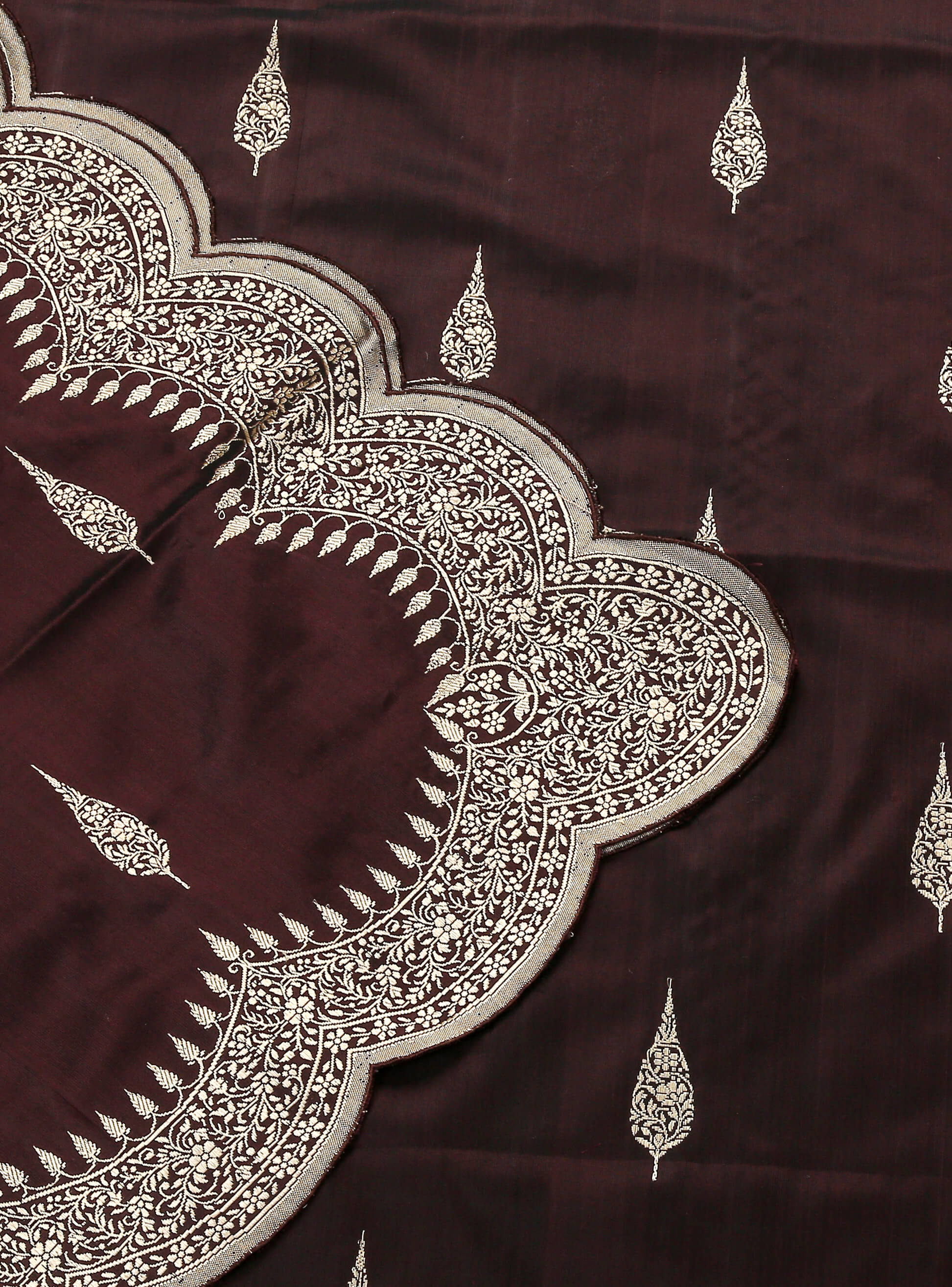 Handloom_Brown_Pure_Katan_Silk_Banarasi_Dupatta_with_Scalloped_Borders_WeaverStory_04