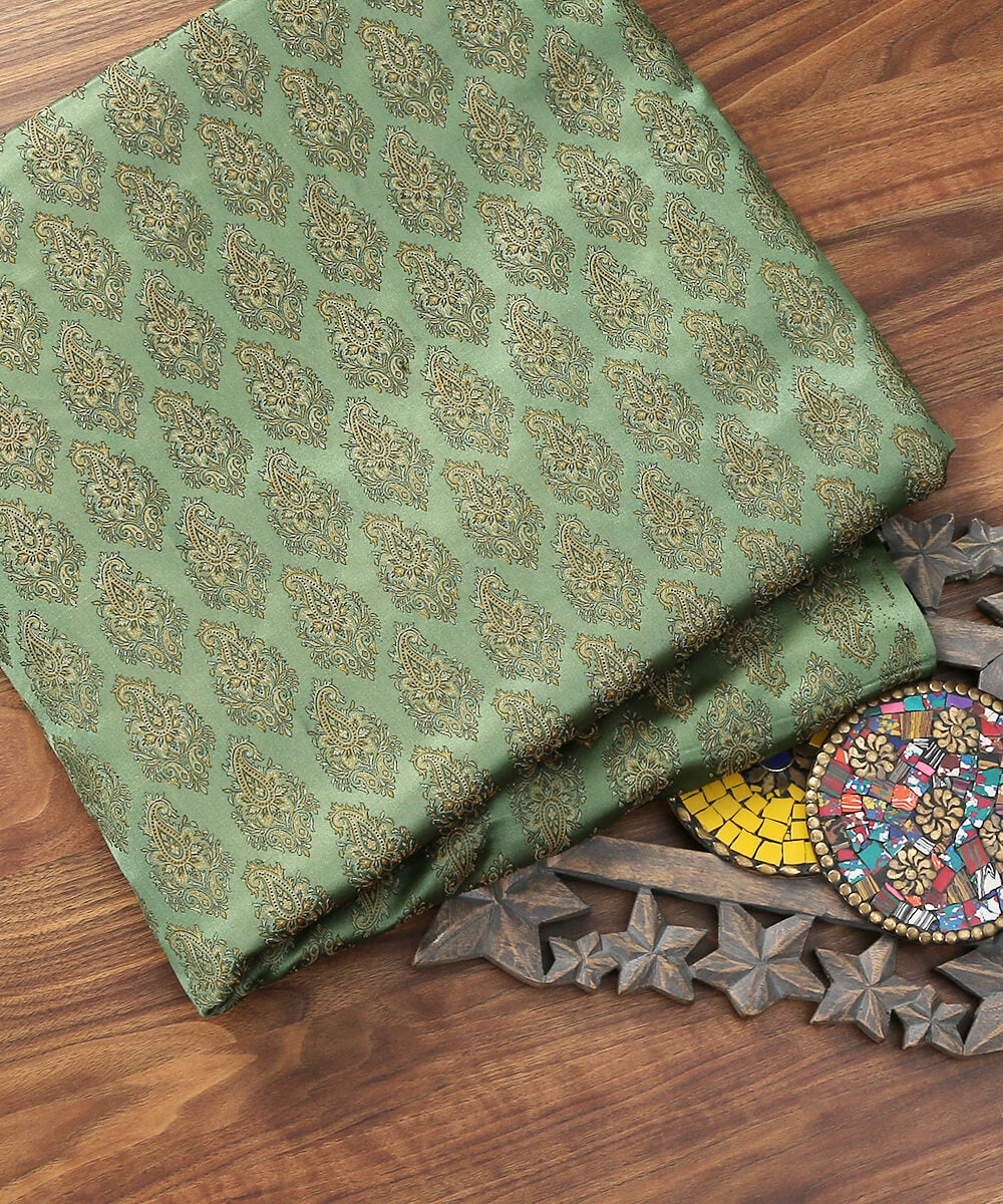 Handloom_Green_Pure_Silk_Banarasi_Jamawar_Fabric_WeaverStory_01