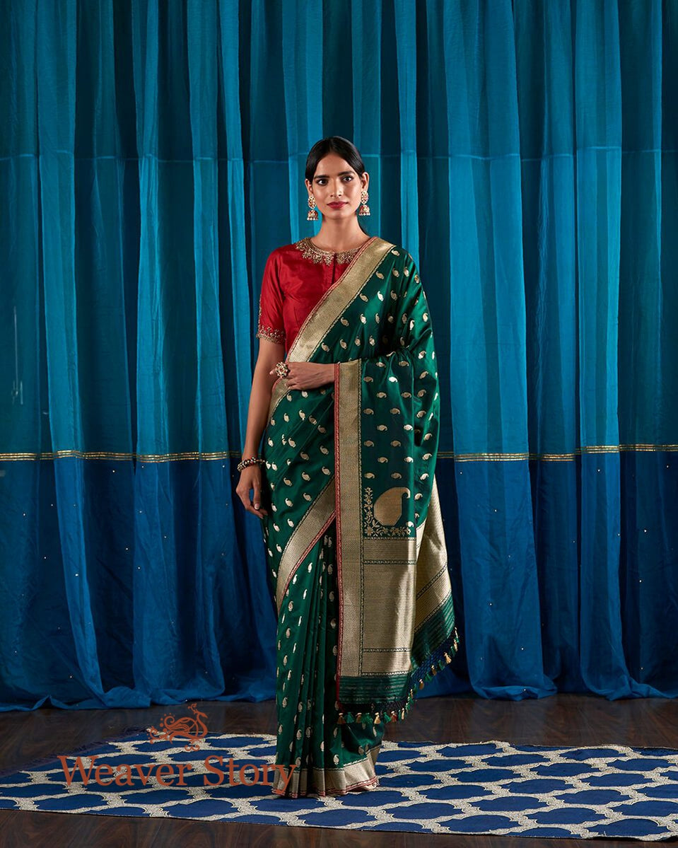 Handloom_Pure_Katan_Silk_Banarasi_Saree_with_Kadhwa_Booti_and_Konia_Motif_WeaverStory_02