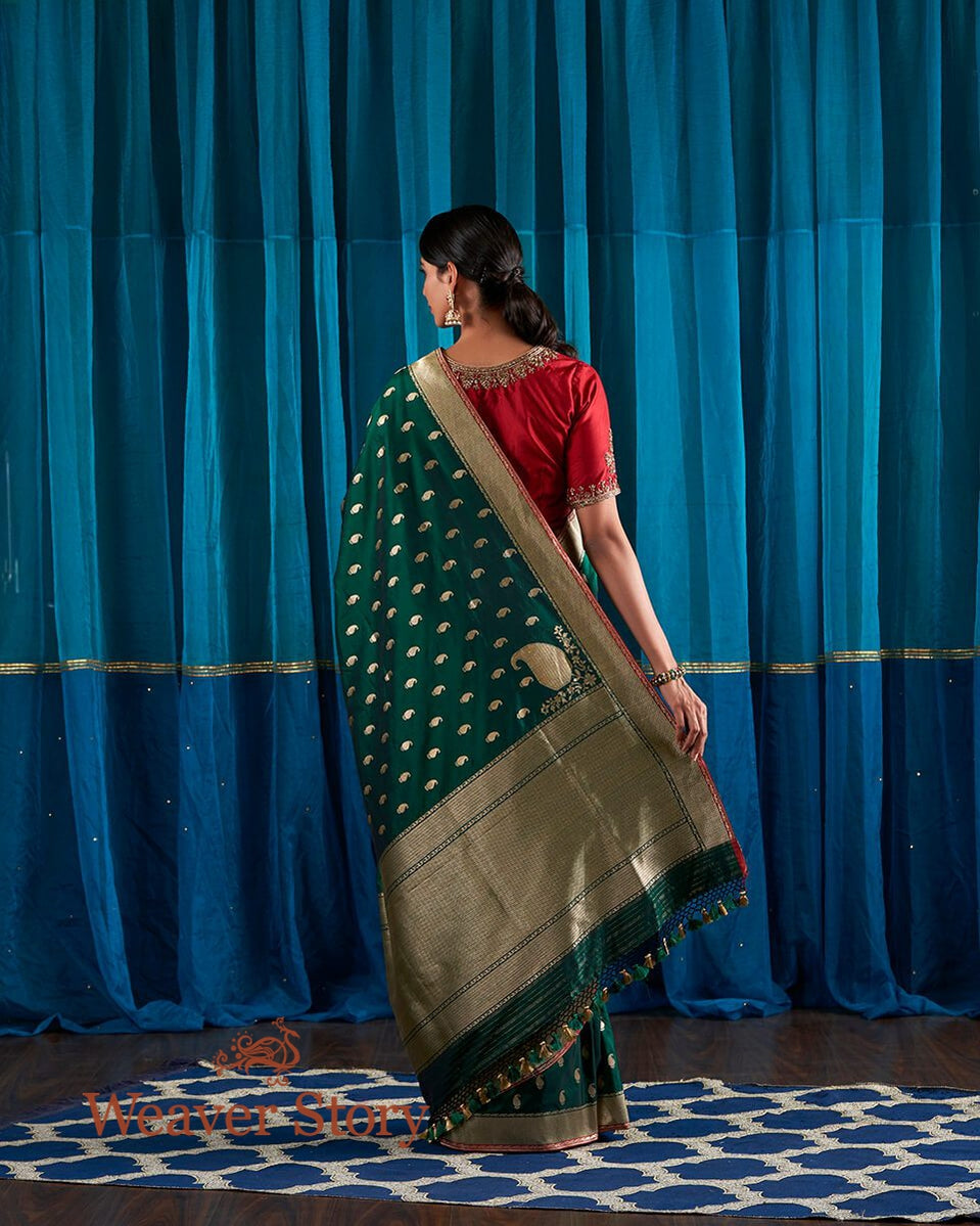 Handloom_Pure_Katan_Silk_Banarasi_Saree_with_Kadhwa_Booti_and_Konia_Motif_WeaverStory_03