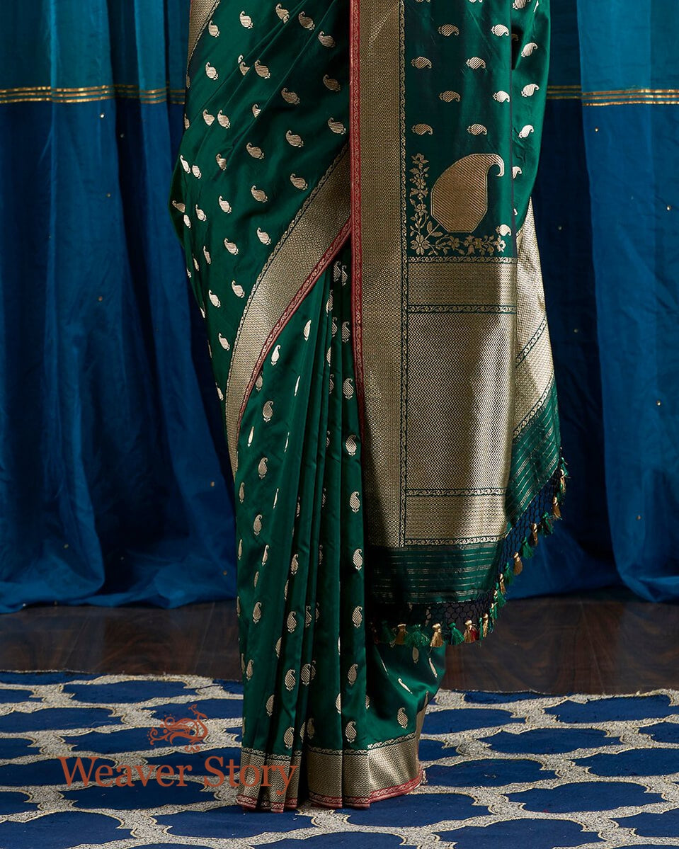 Handloom_Pure_Katan_Silk_Banarasi_Saree_with_Kadhwa_Booti_and_Konia_Motif_WeaverStory_04