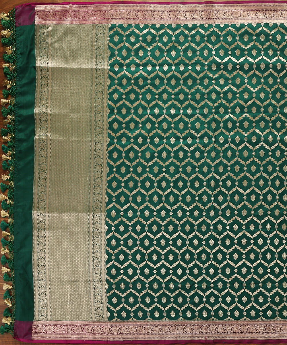 Handloom_Green_Banarasi_Pure_Katan_Silk_Dupatta_with_Pink_Border_WeaverStory_02