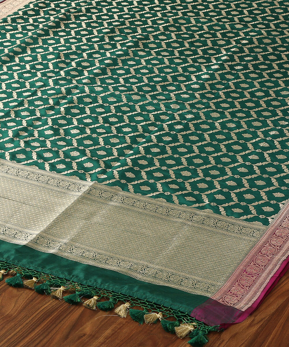 Handloom_Green_Banarasi_Pure_Katan_Silk_Dupatta_with_Pink_Border_WeaverStory_03