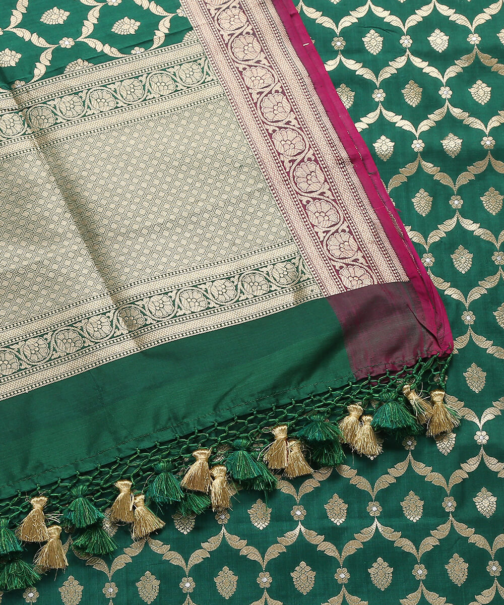 Handloom_Green_Banarasi_Pure_Katan_Silk_Dupatta_with_Pink_Border_WeaverStory_04