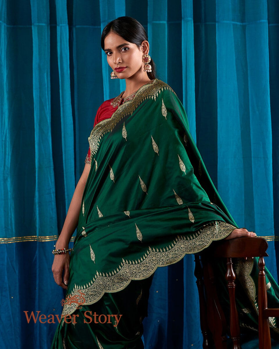 Handloom_Green_Scalloped_Border_Banarasi_Silk_Saree_with_a_Maroon_Blouse_WeaverStory_01
