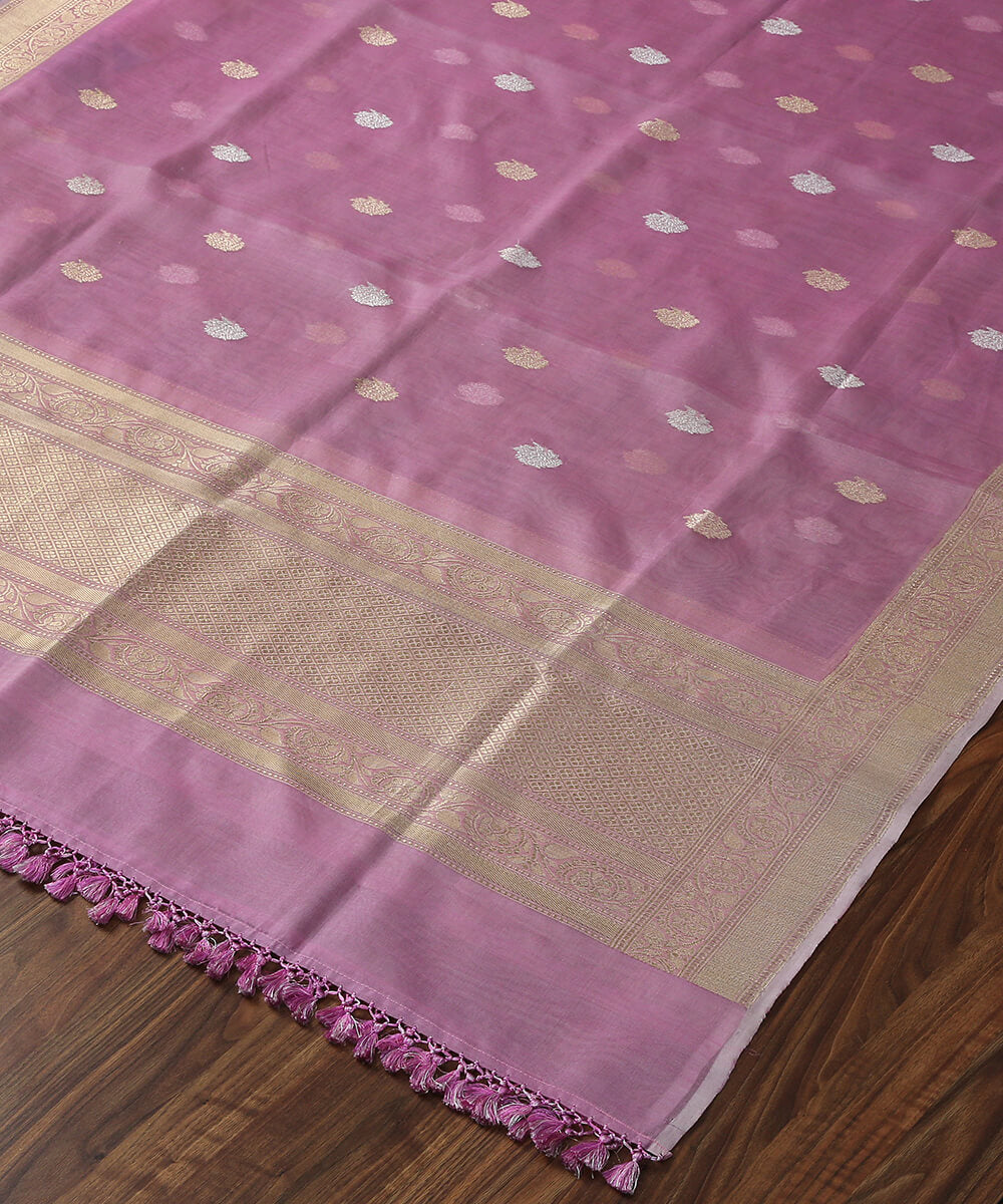 Handloom_Lavender_Organza_Silk_Banarasi_Dupatta_with_Kadhwa_Booti_WeaverStory_03