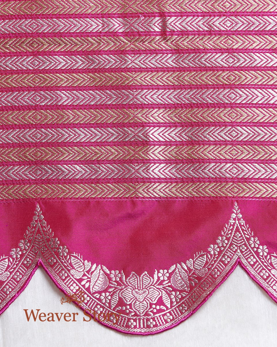 Handloom_Light_Pink_Dual_Tone_Banarasi_Silk_Saree_with_Scalloped_Borders_WeaverStory_05
