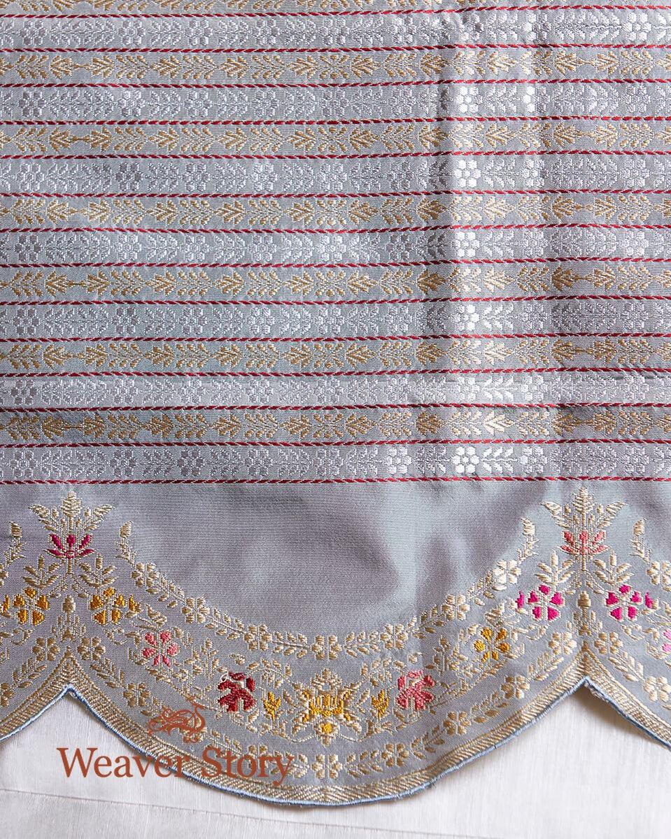 Handloom_Maroon_and_Black_Dual_Tone_Banarasi_Silk_Saree_with_Scalloped_Meenakari_Borders_WeaverStory_05
