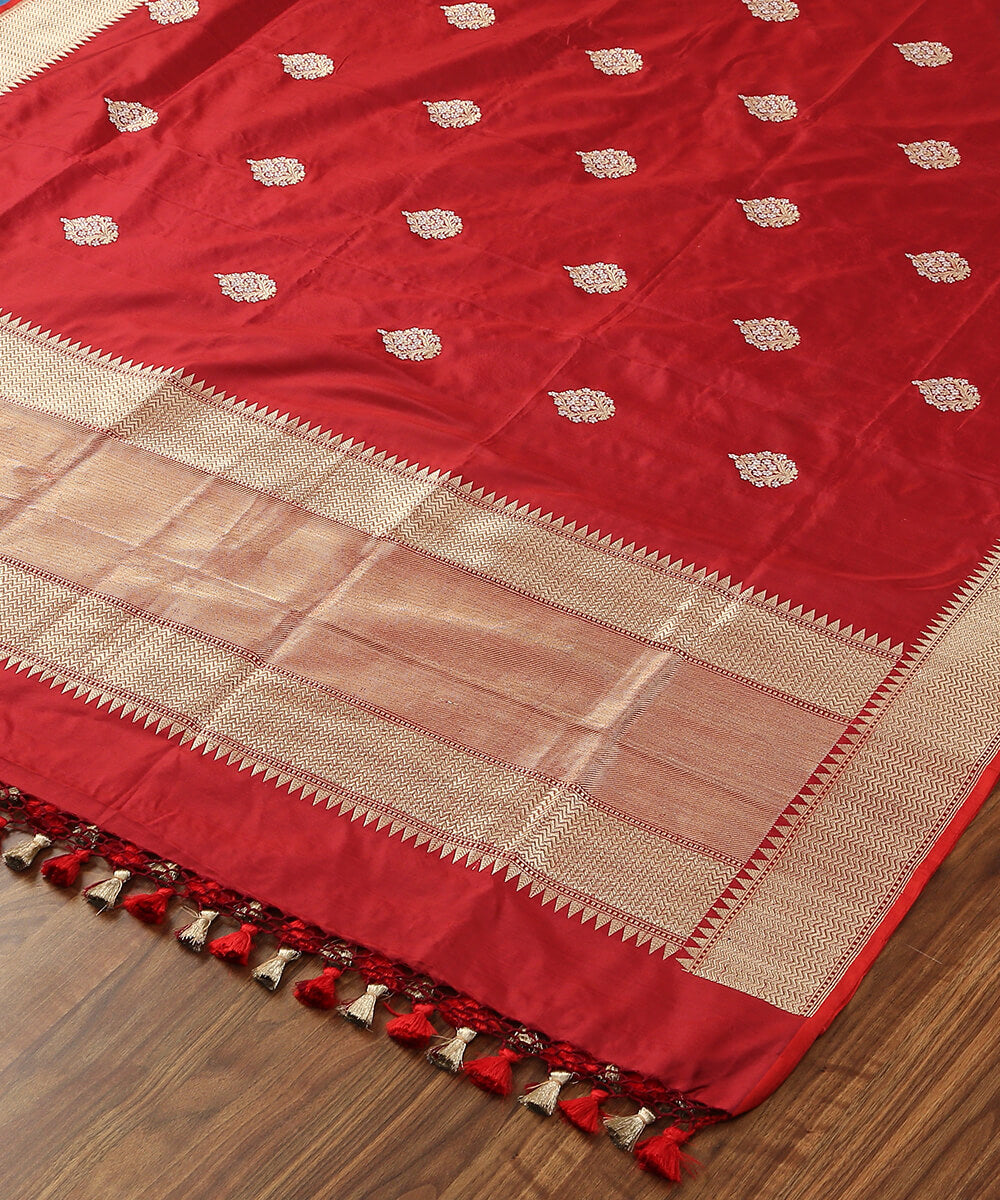 Handloom_Maroon_Pure_Katan_Silk_Banarasi_Dupatta_with_Mughal_Booti_WeaverStory_03