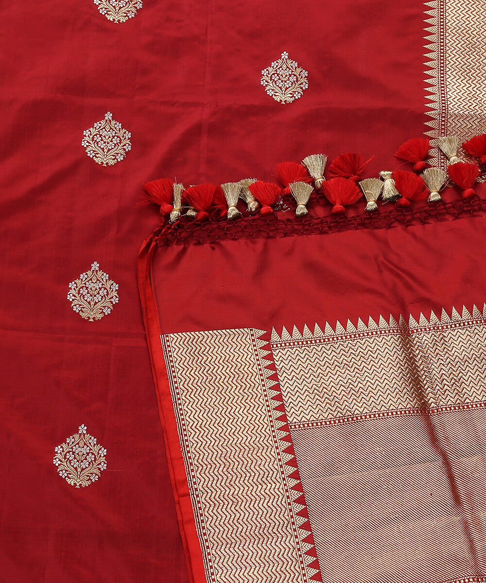 Handloom_Maroon_Pure_Katan_Silk_Banarasi_Dupatta_with_Mughal_Booti_WeaverStory_04