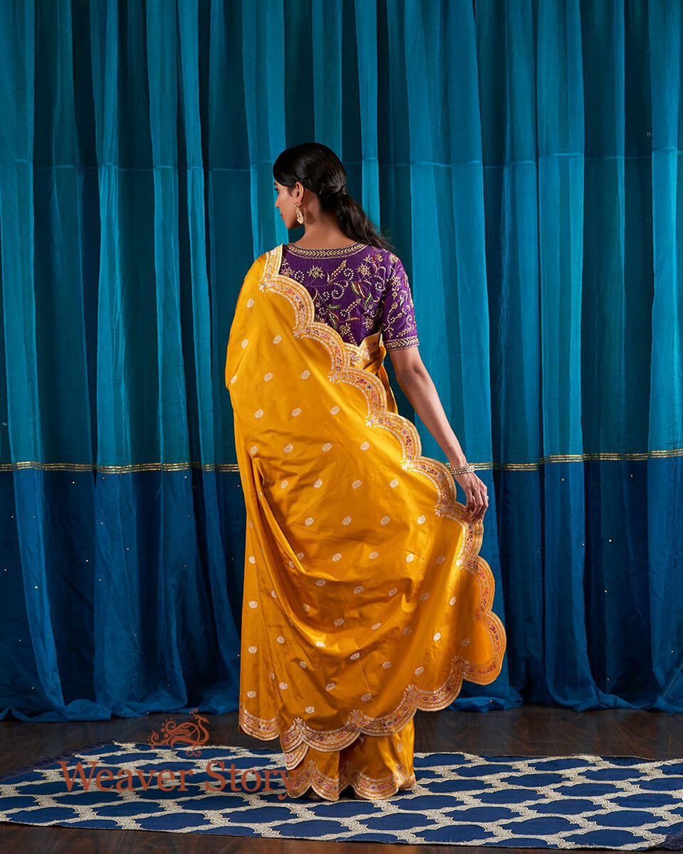 Handloom_Banarasi_Silk_Saree_in_Mustard_with_an_Elegant_Scalloped_Border_WeaverStory_03