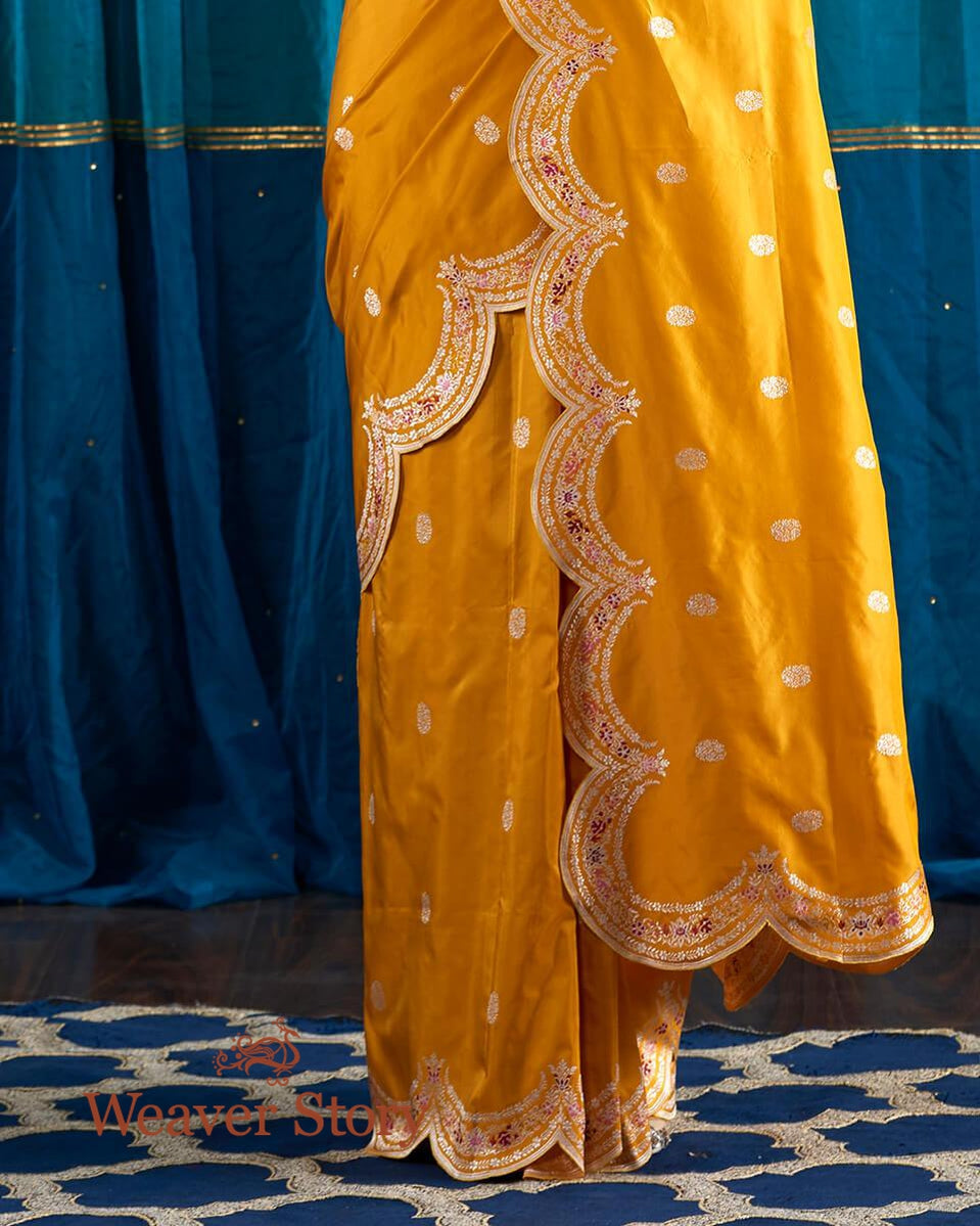 Handloom_Banarasi_Silk_Saree_in_Mustard_with_an_Elegant_Scalloped_Border_WeaverStory_04