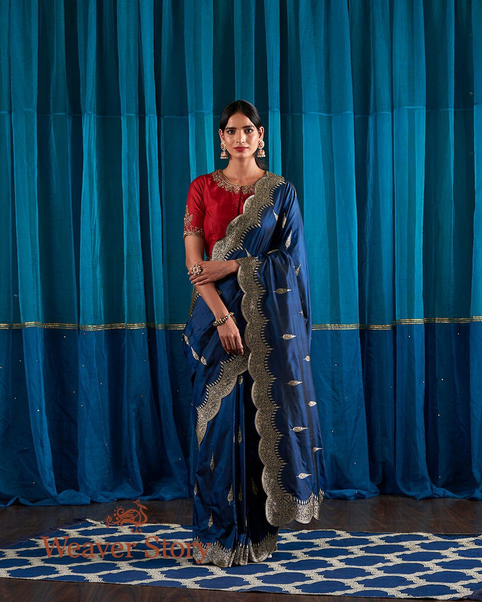 Handloom_Navy_Blue_Scalloped_Border_Banarasi_Silk_Saree_with_a_Red_Blouse_WeaverStory_02
