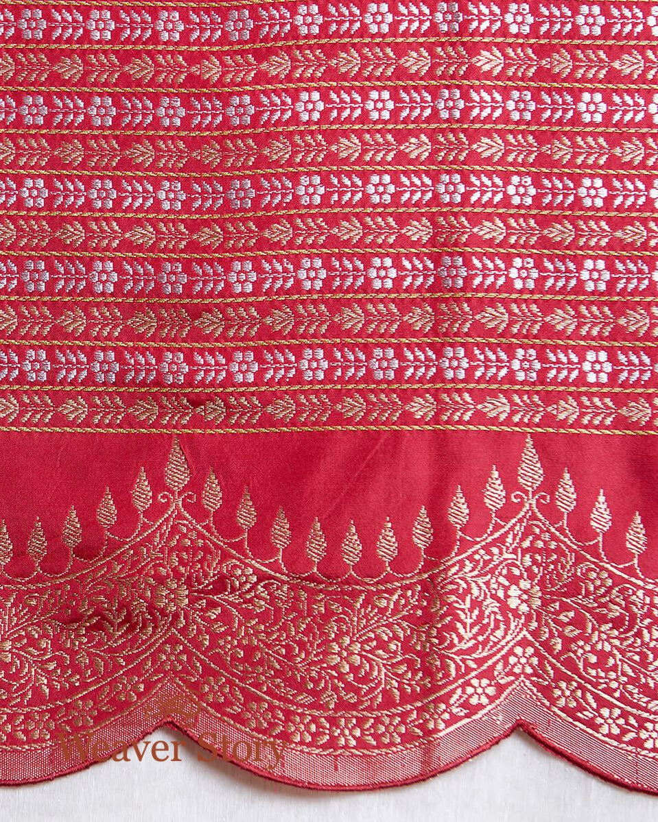 Handloom_Navy_Blue_Scalloped_Border_Banarasi_Silk_Saree_with_a_Red_Blouse_WeaverStory_05