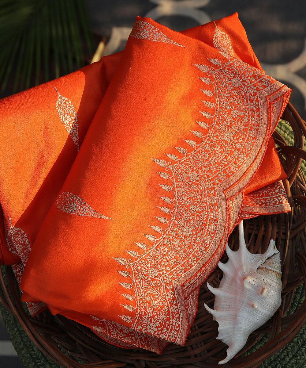 Handloom_Orange_Pure_Katan_Silk_Banarasi_Dupatta_with_Scalloped_Borders_WeaverStory_01