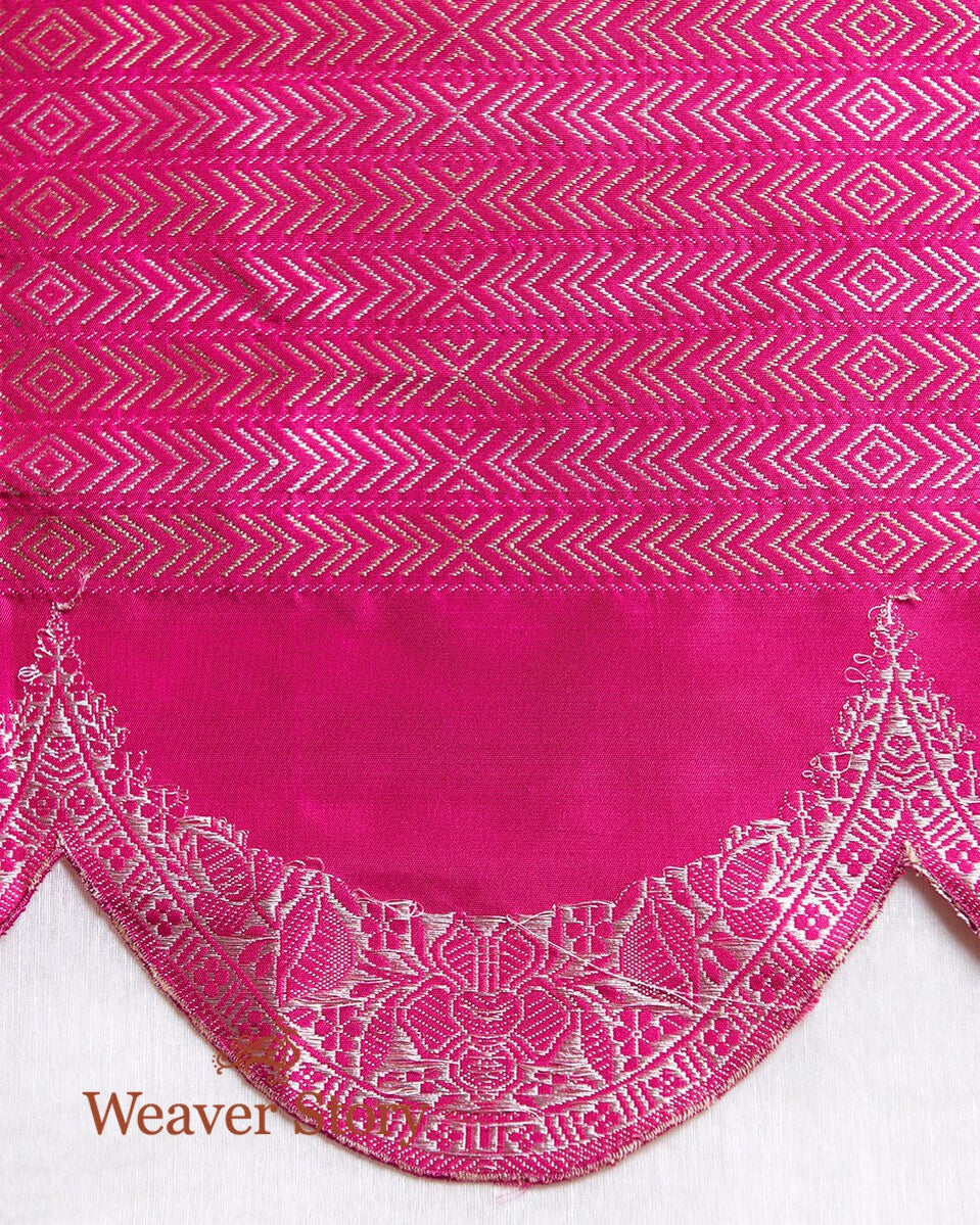 Handloom_Pink_and_Orange_Dual_Tone_Banarasi_Silk_Saree_with_Scalloped_Border_WeaverStory_05