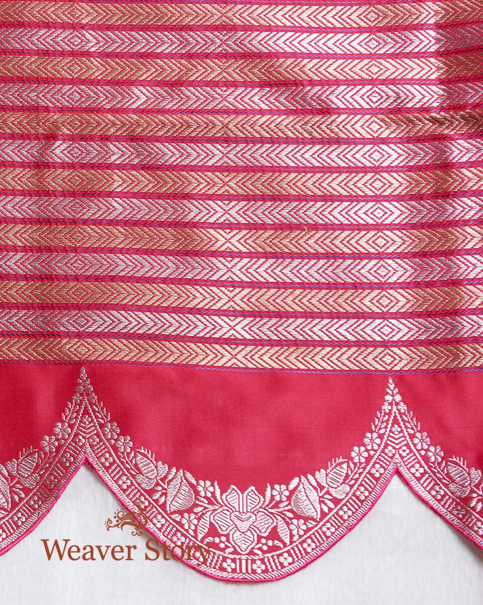 Handloom_Deep_Purple_Banarasi_Silk_Saree_with_Scalloped_Borders_and_a_Red_Brocade_Blouse_WeaverStory_05