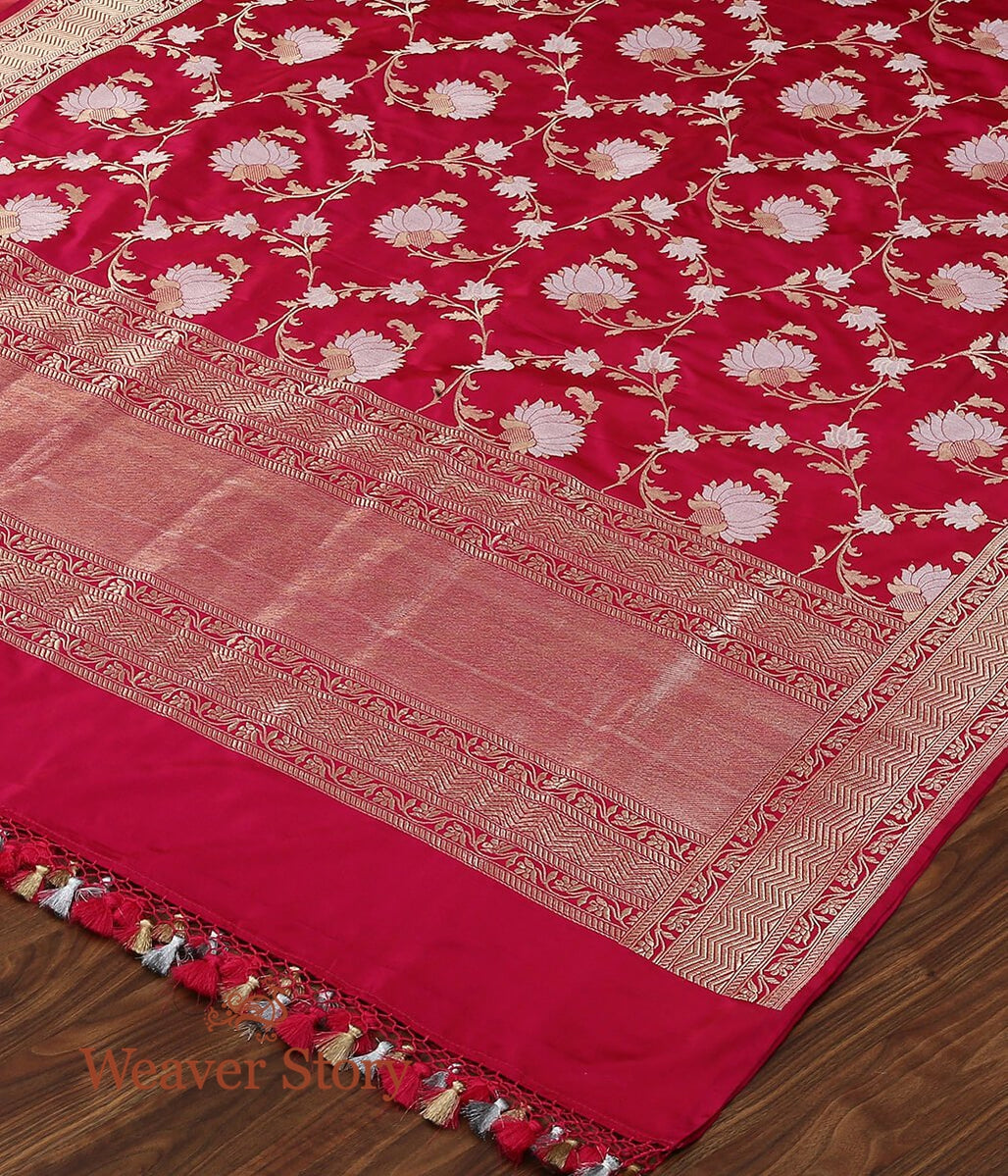 Handloom_Rani_Pink_Banarasi_Jangla_Dupatta_woven_with_Floral_Motifs_WeaverStory_03