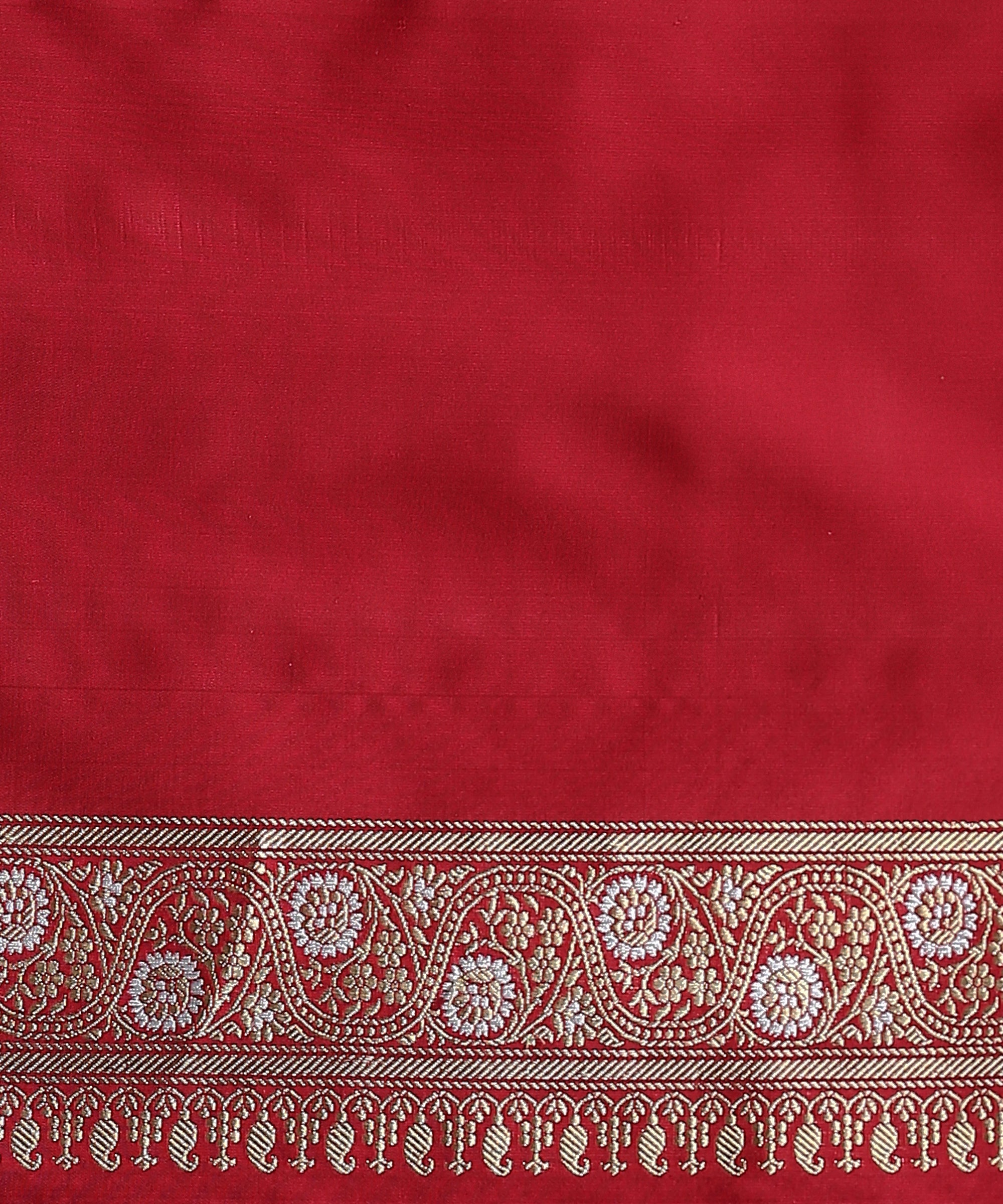 Handloom_Red_Pure_Katan_Silk_Banarasi_Jangla_Saree_WeaverStory_05
