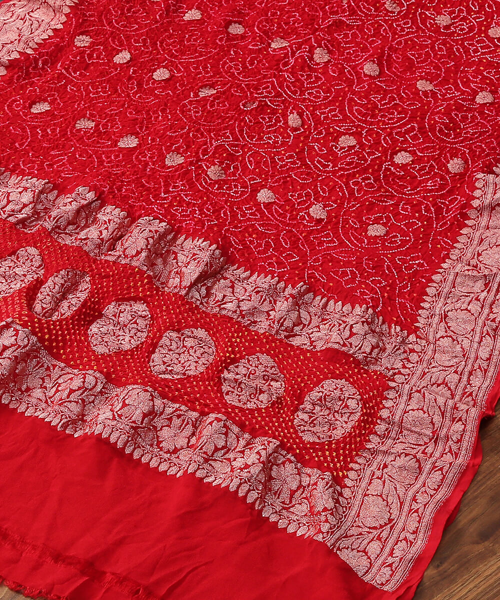 Handloom_Red_Banarasi_Bandhej_Dupatta_with_Kadhwa_Booti_WeaverStory_03