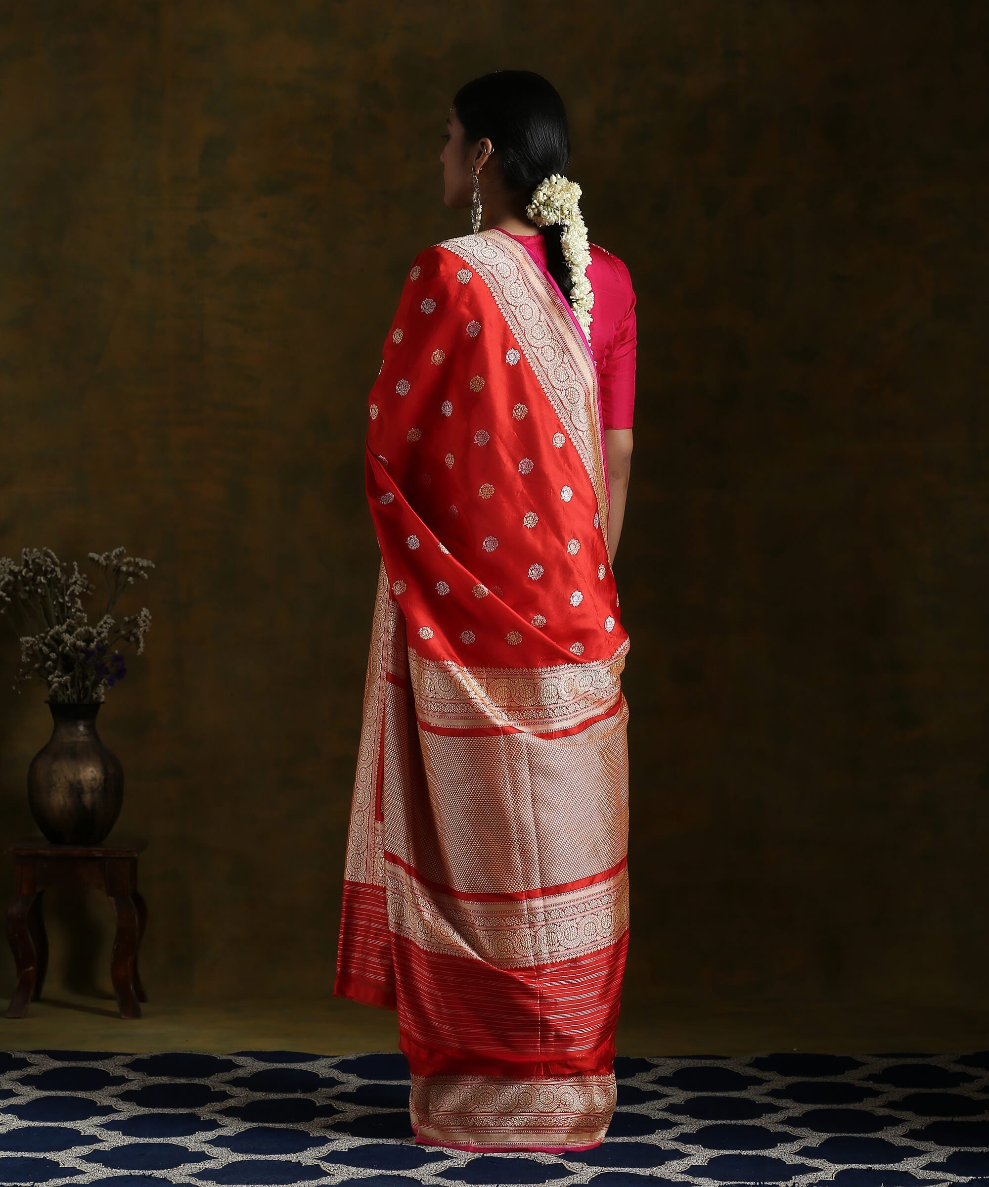 Red_Pure_Katan_Silk_Banarasi_Handloom_Saree_with_Kadhwa_Booti_WeaverStory_03