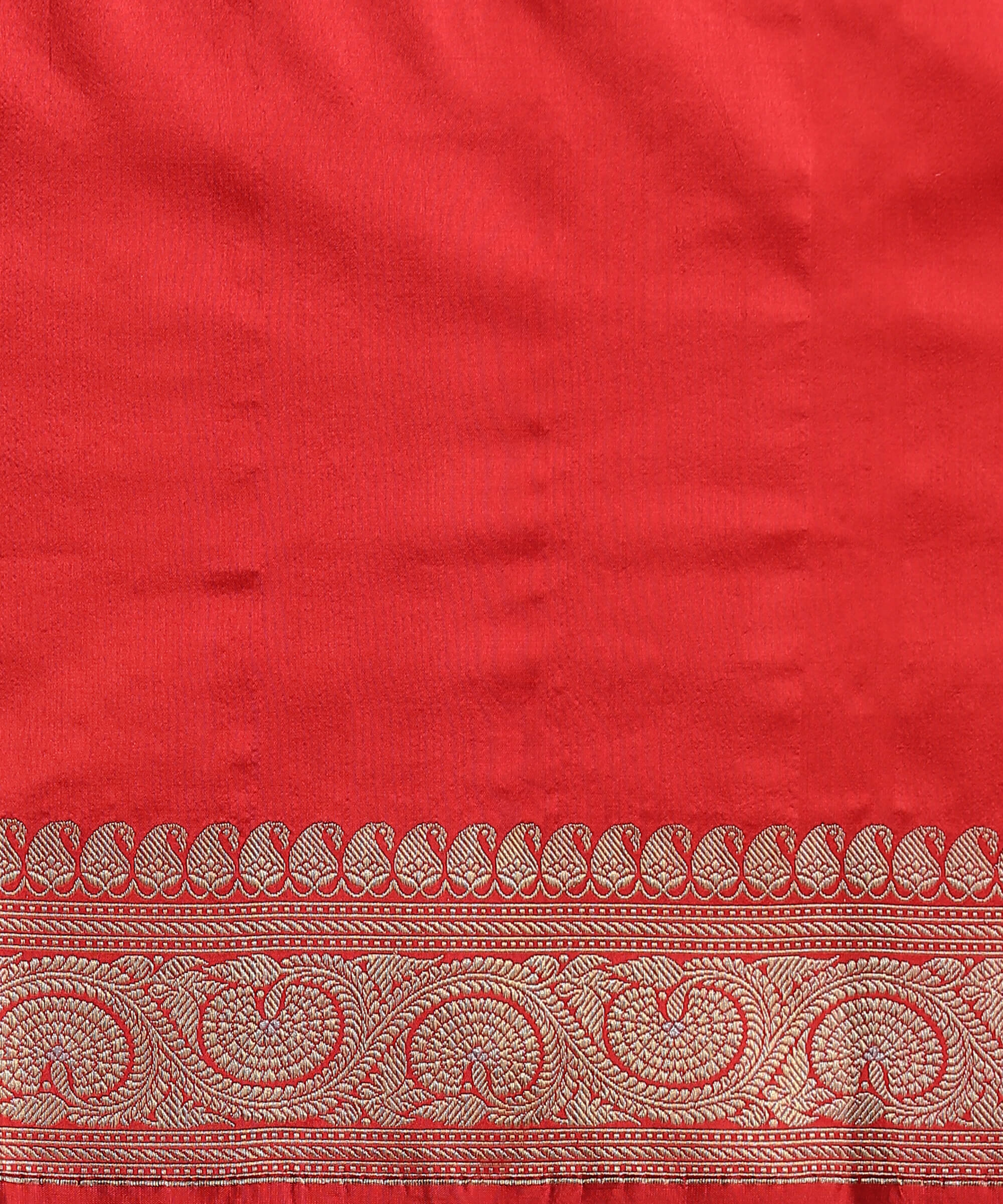 Handloom_Red_Banarasi_Saree_with_Traditional_Jhumki_Booti_in_Kadhwa_Weave_WeaverStory_05