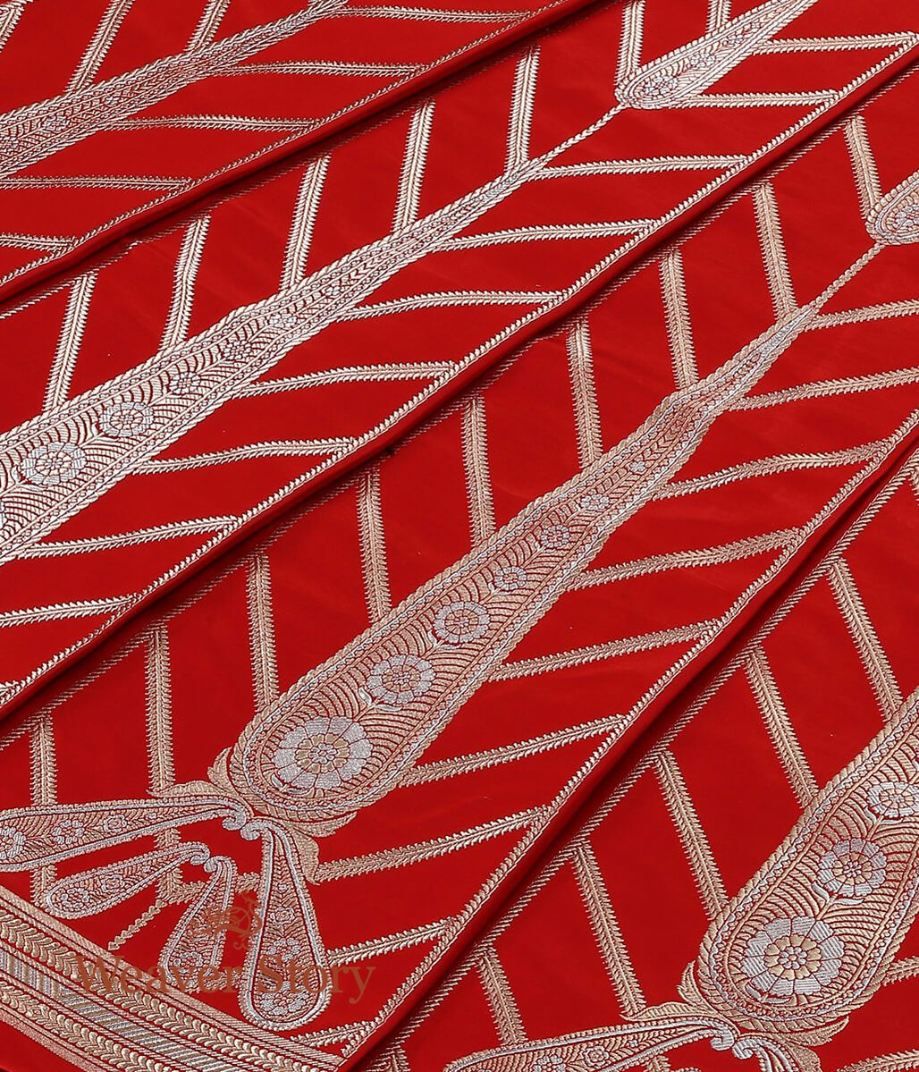 Handloom_Red_Pure_Satik_Silk_Kadhwa_Banarasi_Lehenga_WeaverStory_03
