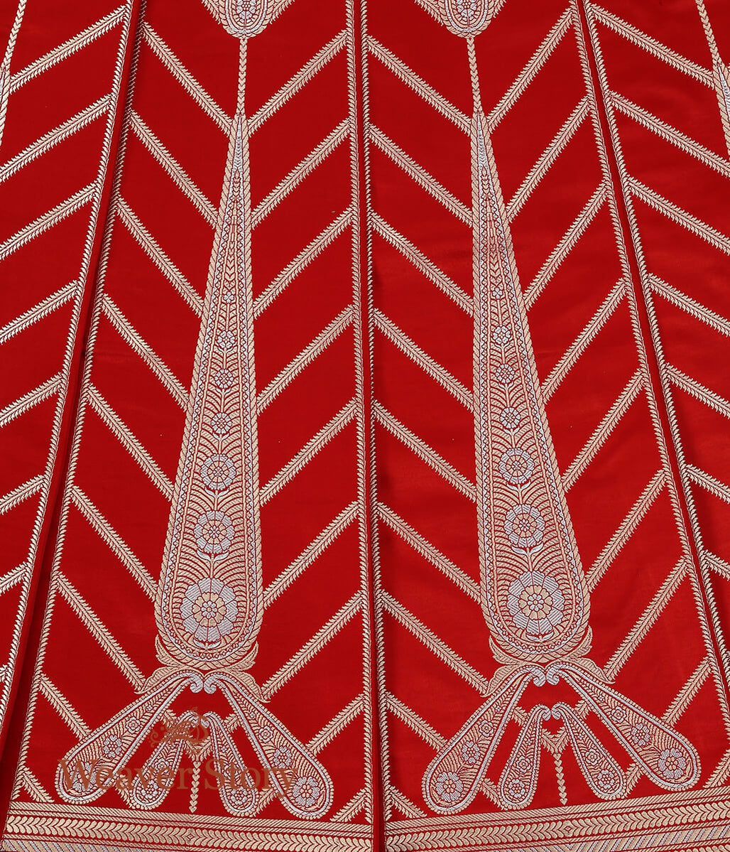 Handloom_Red_Pure_Satik_Silk_Kadhwa_Banarasi_Lehenga_WeaverStory_05