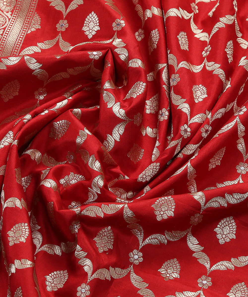 Handloom_Red_Banarasi_Pure_Katan_Silk_Dupatta_with_Maroon_Border_WeaverStory_05