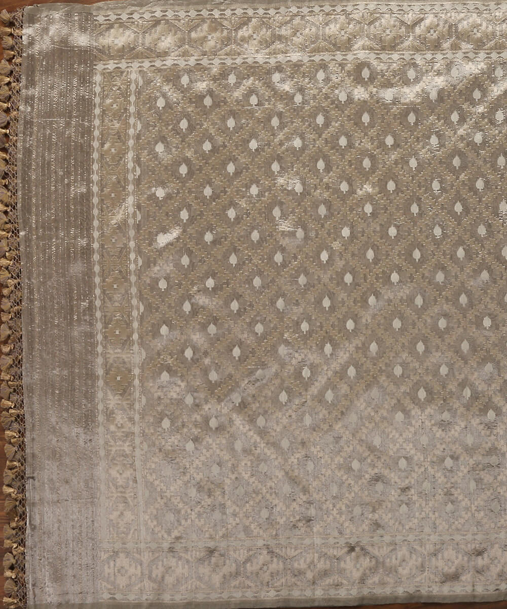 Handloom_Silver_Grey_Banarasi_Tissue_Patola_Dupatta_with_Gold_and_Silver_Zari_WeaverStory_02