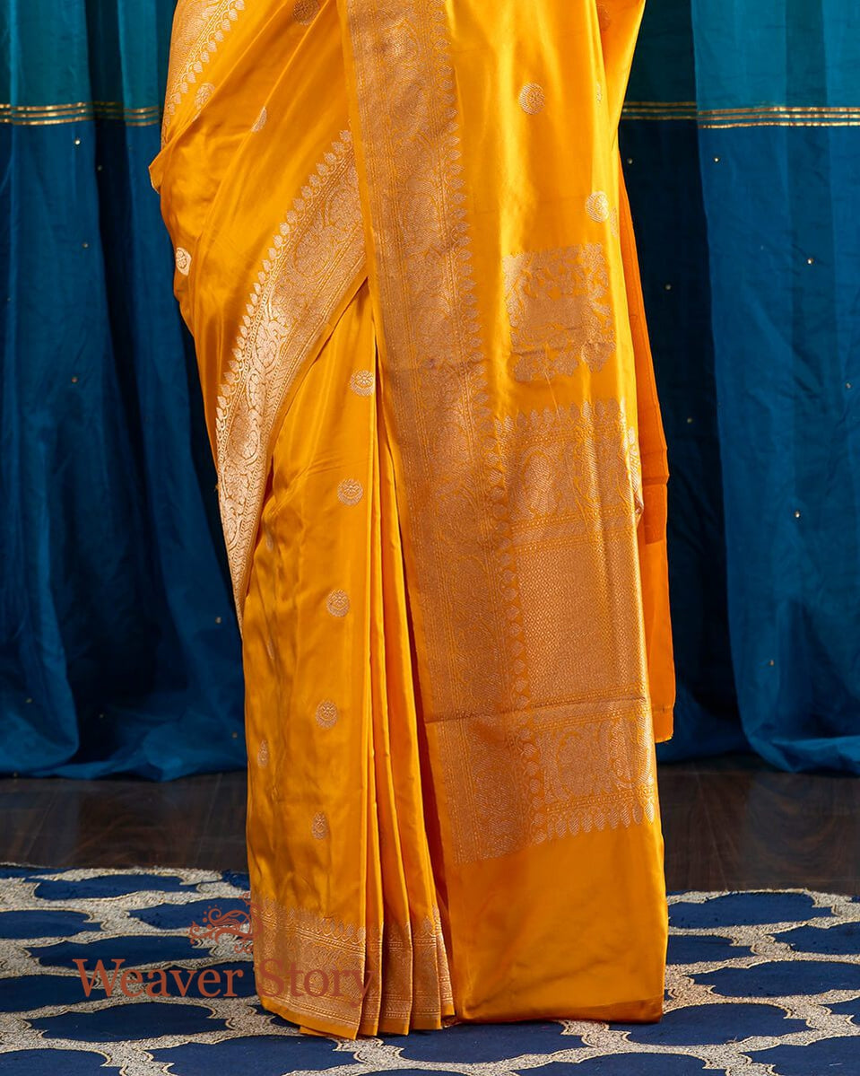 Sunshine_Yellow_Banarasi_Handloom_Saree_with_Kadhwa_Booti_and_Lion_Motifs_on_Pallu_WeaverStory_04