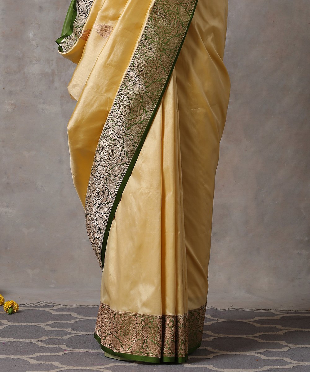 Handloom_Beige_Pure_Katan_Silk_Banarasi_Saree_With_Green_Border_WeaverStory_04