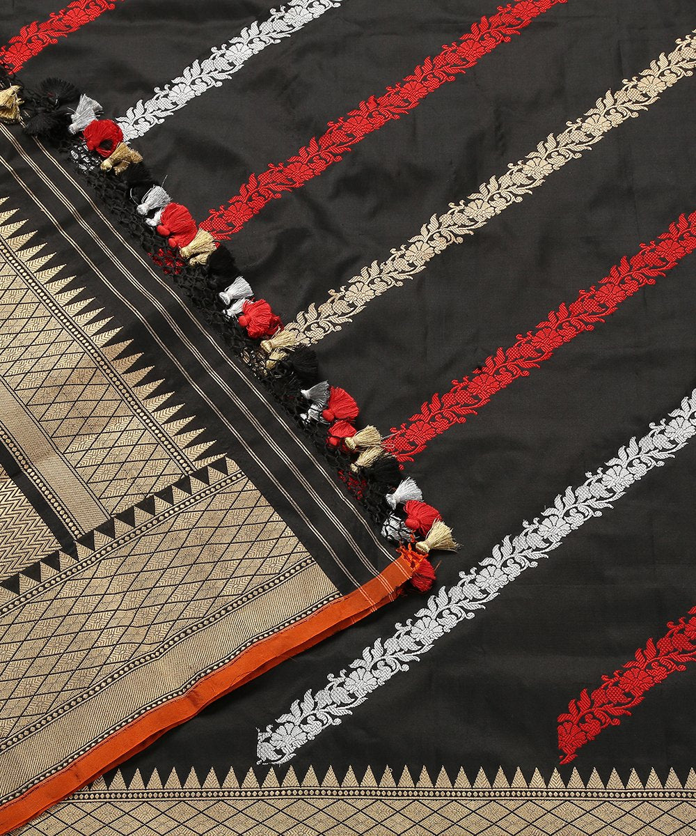 Handloom_Black_Banarasi_Pure_Katan_Silk_Dupatta_with_Aada_Bel_WeaverStory_04