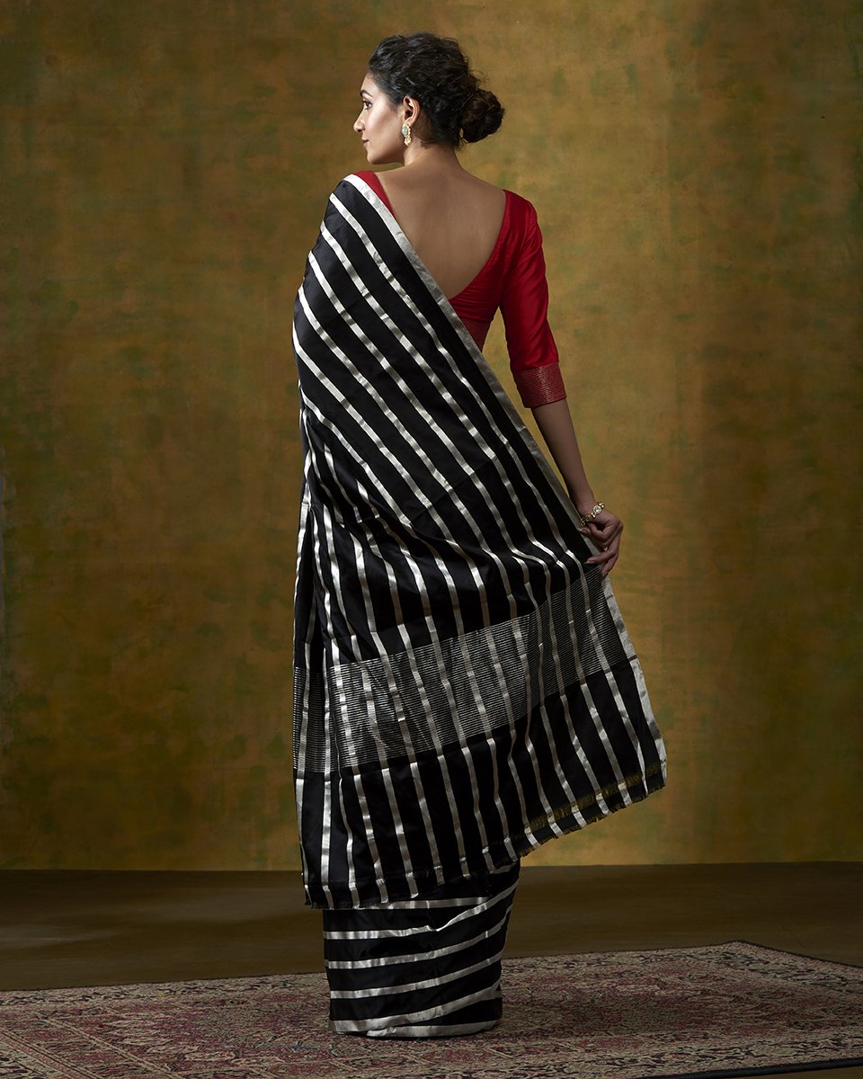Handloom_Black_Horizontal_Stripes_Banarasi_Saree_In_Satin_WeaverStory_03