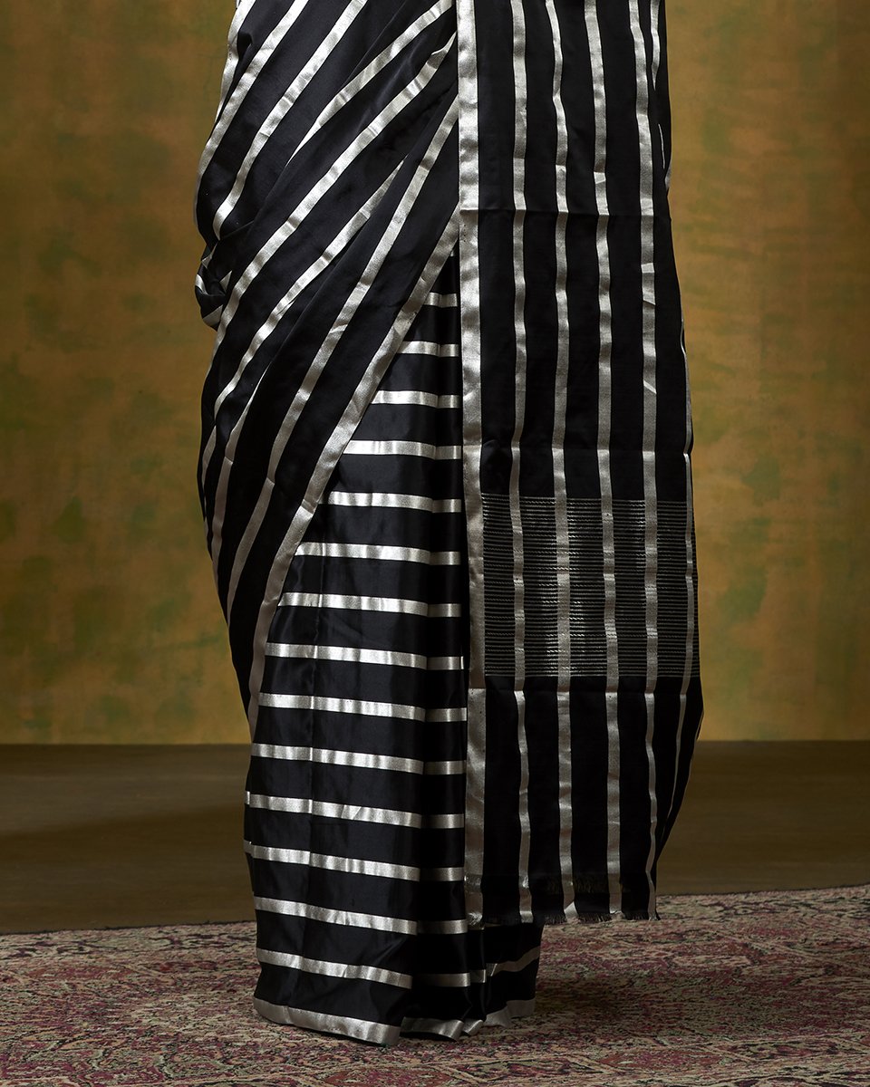 Handloom_Black_Horizontal_Stripes_Banarasi_Saree_In_Satin_WeaverStory_04