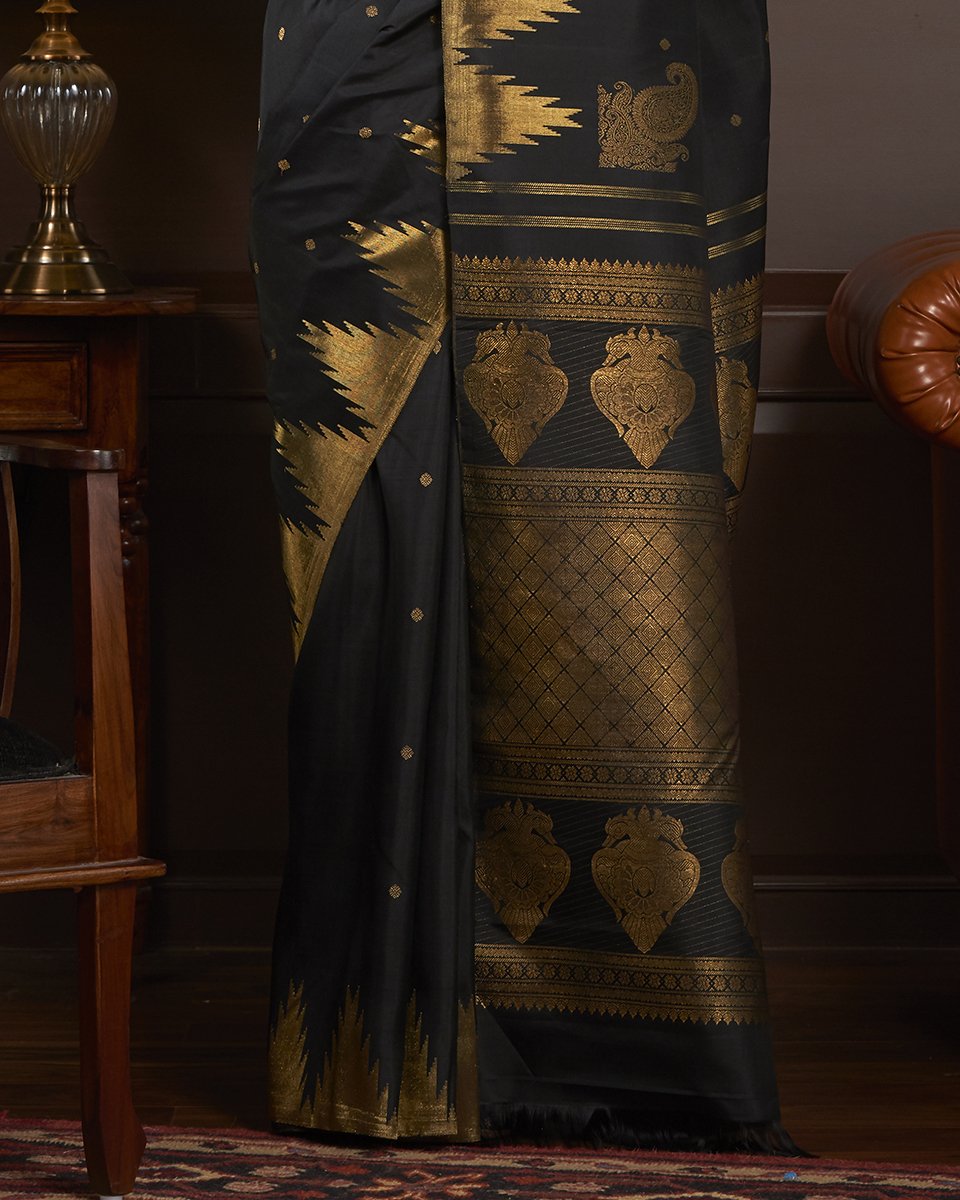 Handloom_Black_Kanjivaram_Silk_Saree_With_Booti_And_Temple_Border_WeaverStory_04