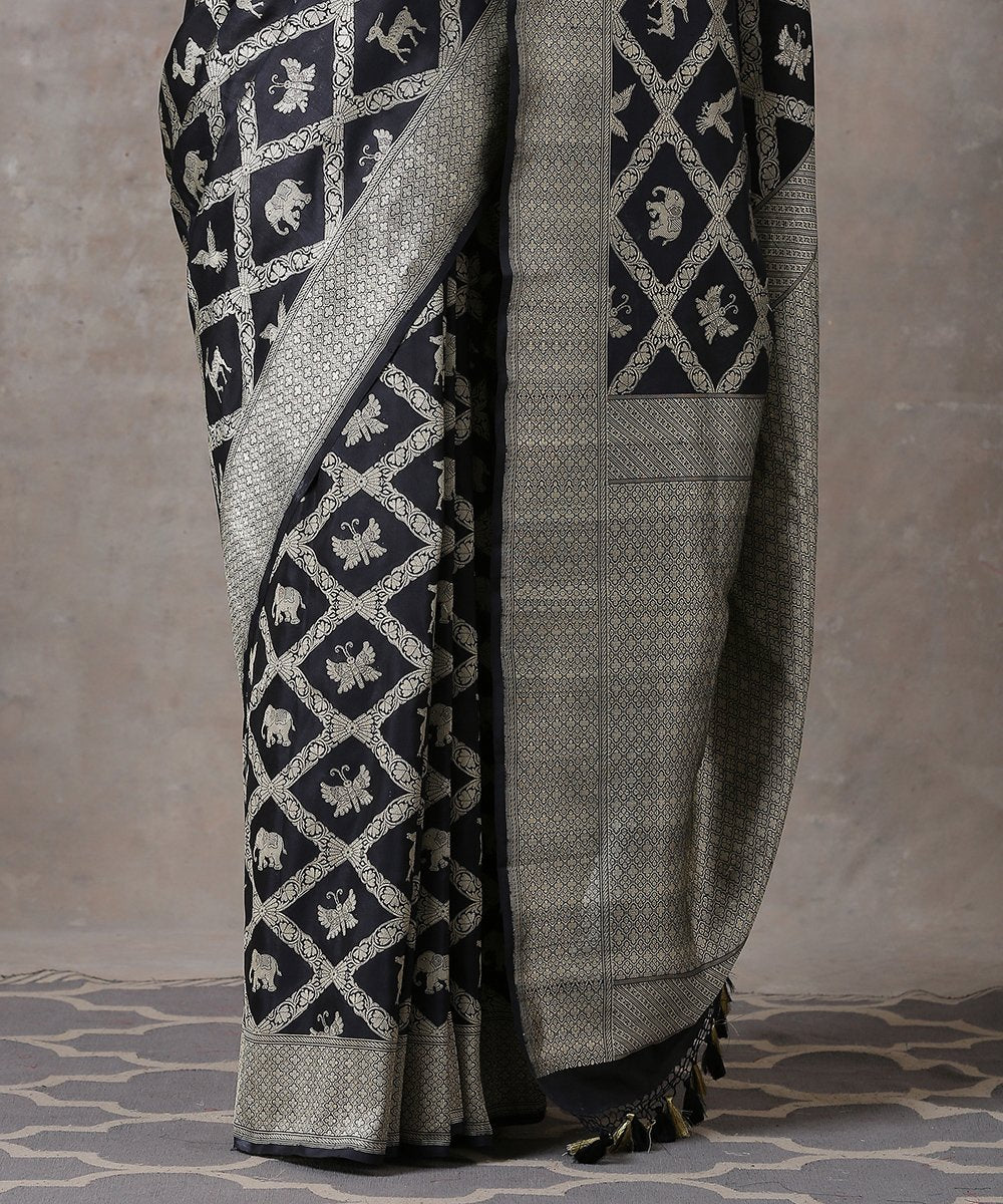 Handloom_Black_Pure_Katan_Silk_Banarasi_Saree_With_Diagonal_Checks_Pattern_and_Elephant_And_Butterfly_Motifs_WeaverStory_04