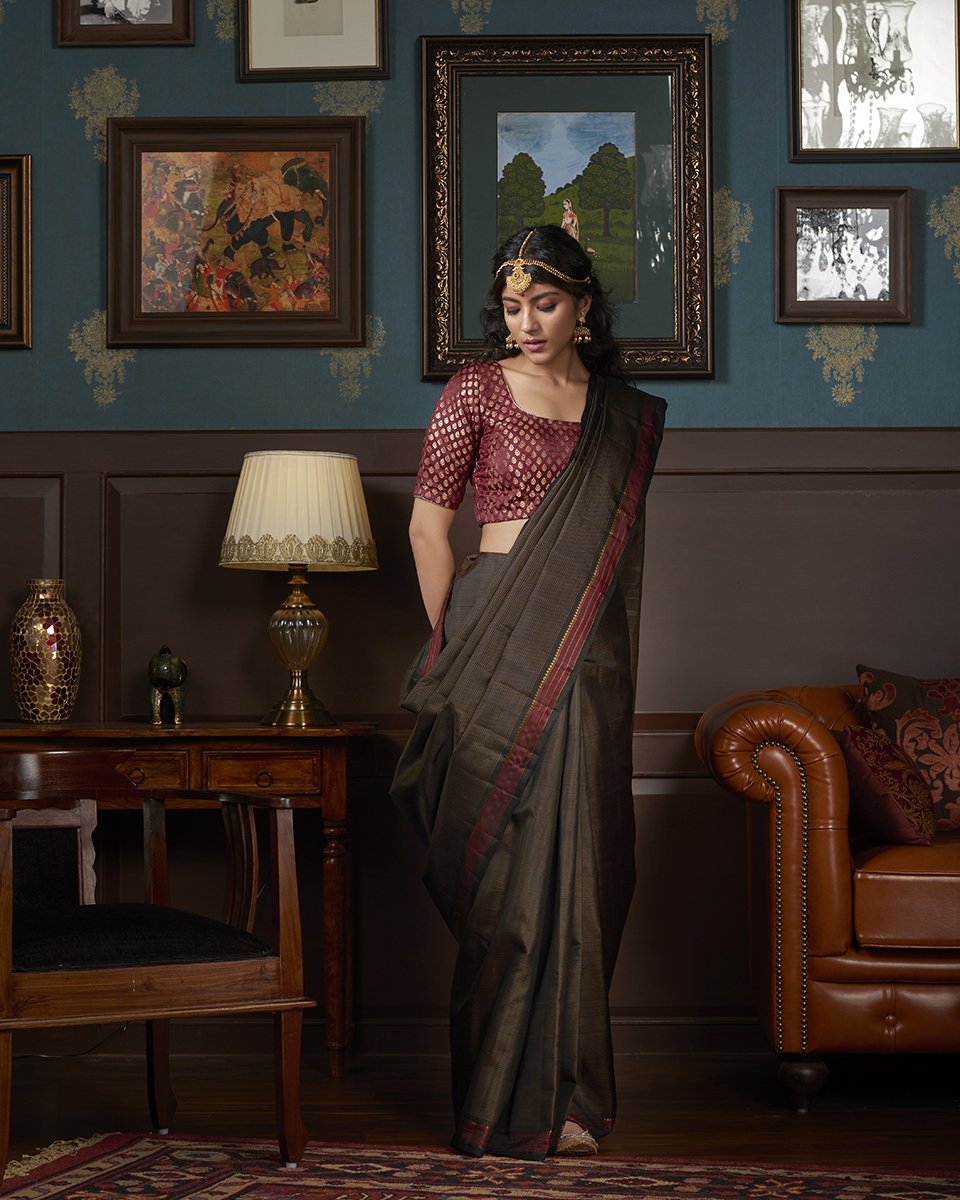 Handloom_Black_Thread_Stripes_Kanjivaram_Silk_Saree_With_Temple_Border_WeaverStory_02
