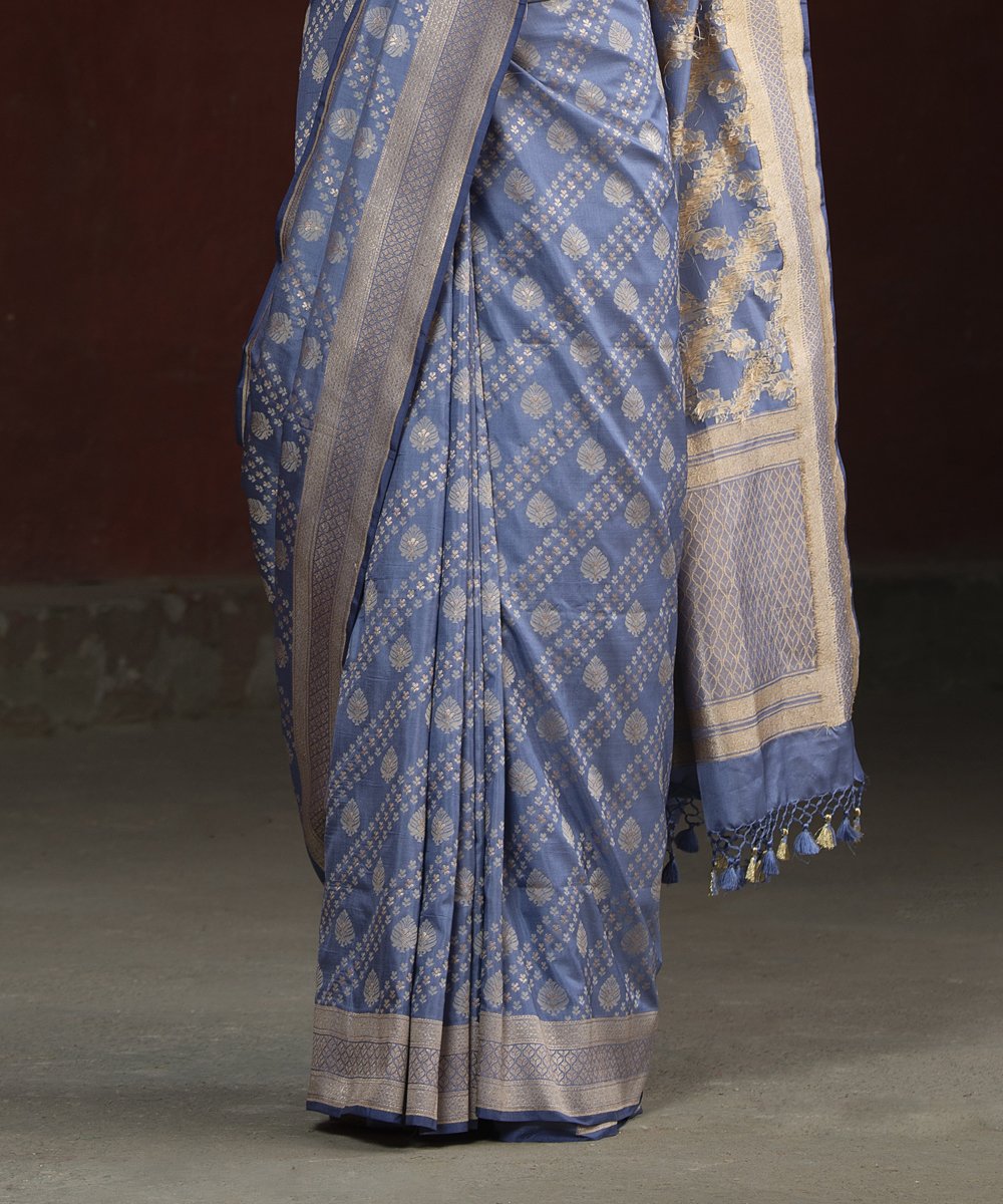 Handloom_Blue_Embossed_Weave_Katan_Silk_Banarasi_Saree_with_Green_Selvedge_WeaverStory_04