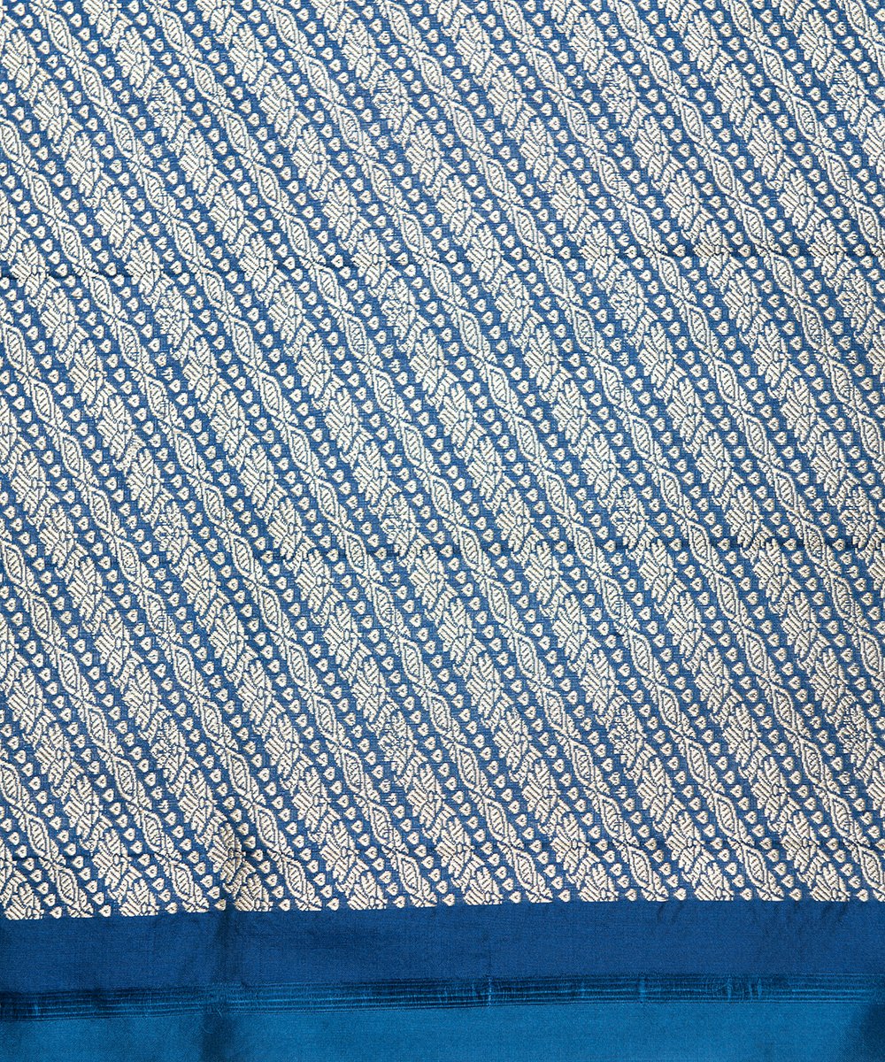 Handloom_Blue_Pure_Katan_Silk_Banarasi_Saree_with_Kadhwa_Booti_and_Maroon_Selvedge_WeaverStory_05