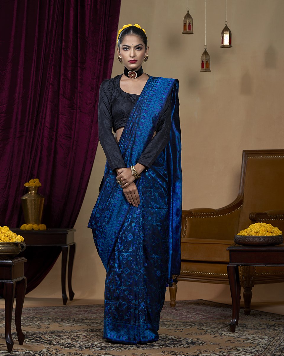 Handloom_Blue_and_Black_Pure_Katan_Silk_Banarasi_Tanchoi_Saree_WeaverStory_02